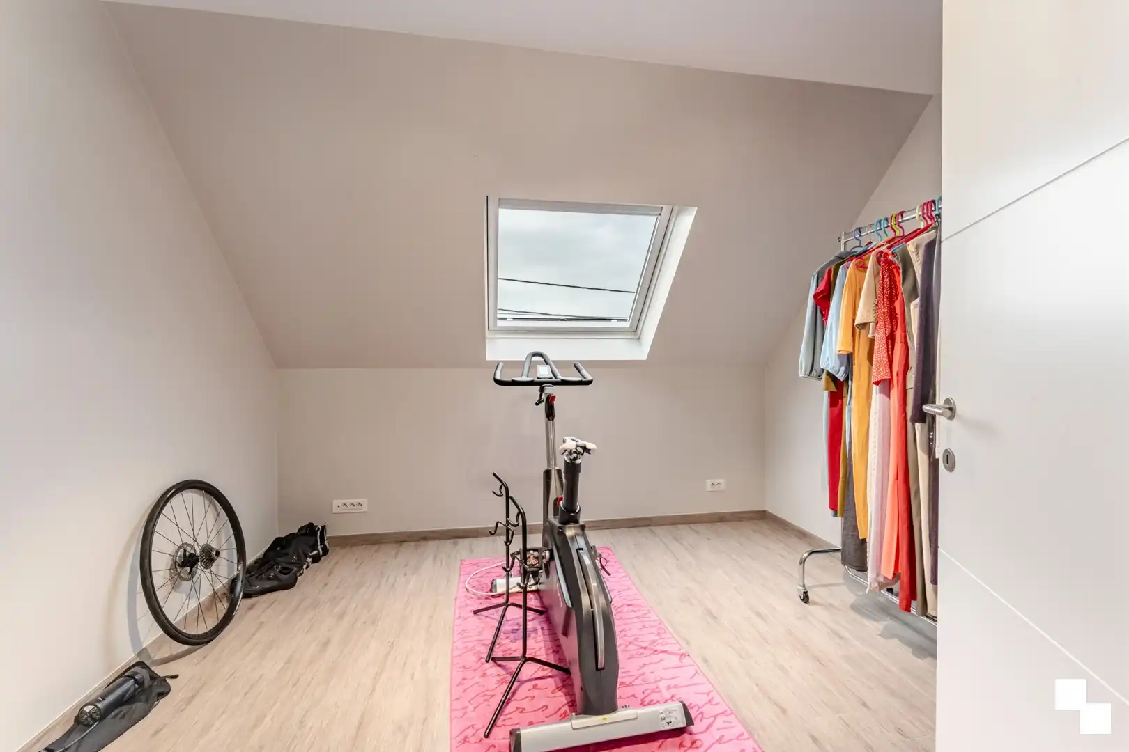 Veelzijdige eigendom met recente woning en heel wat opslagmogelijkheden te Lendelede foto 23