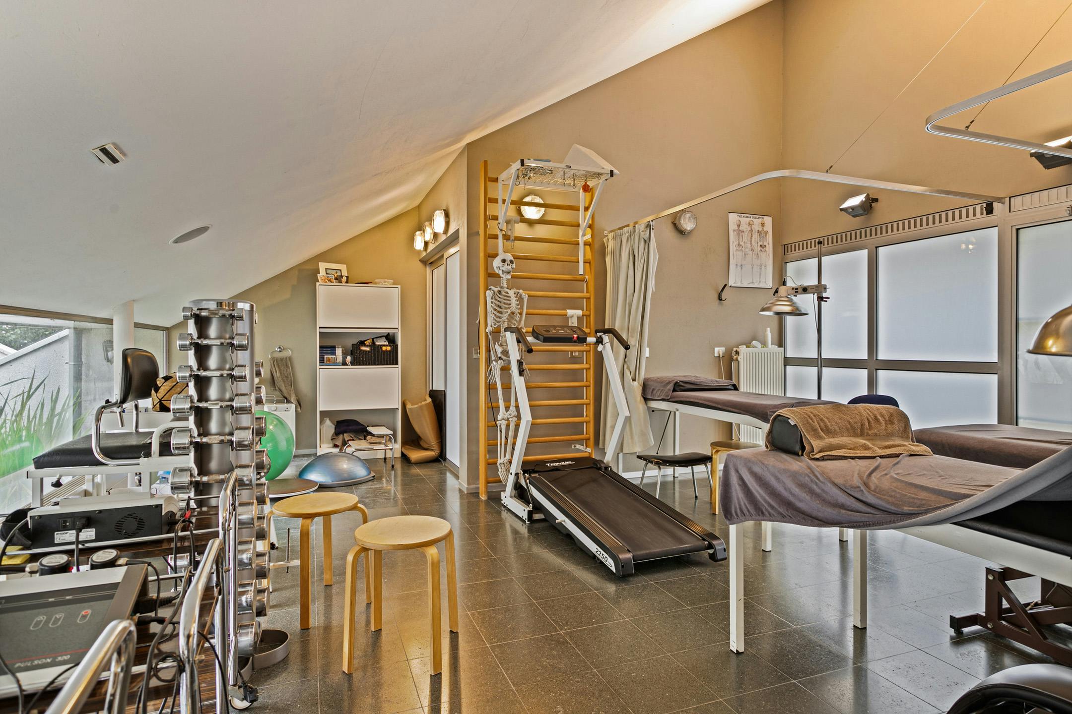 Ruime villa met praktijkruimte te koop in Sint-Baafs-Vijve foto 15