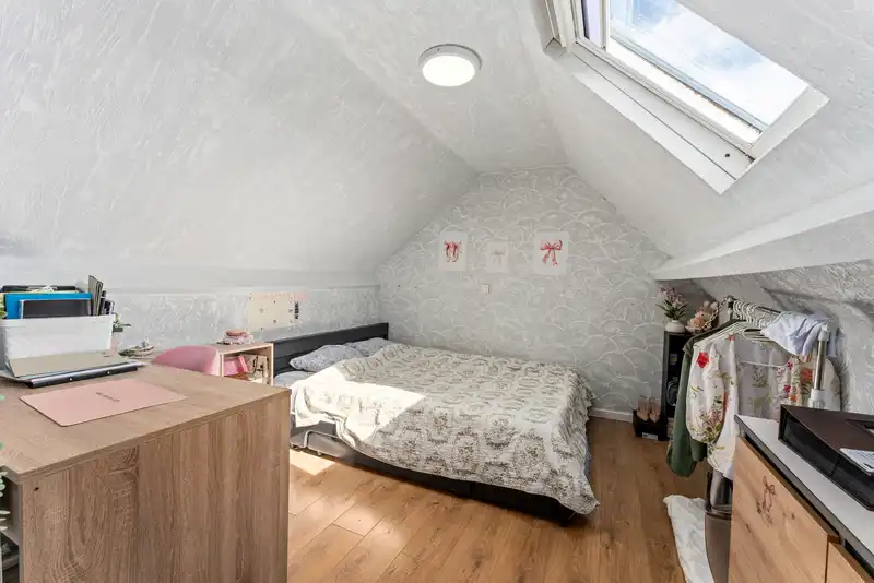 Centrum Roeselare - Instapklare woning met 3 slaapkamers, veranda en gezellige tuin. foto 13