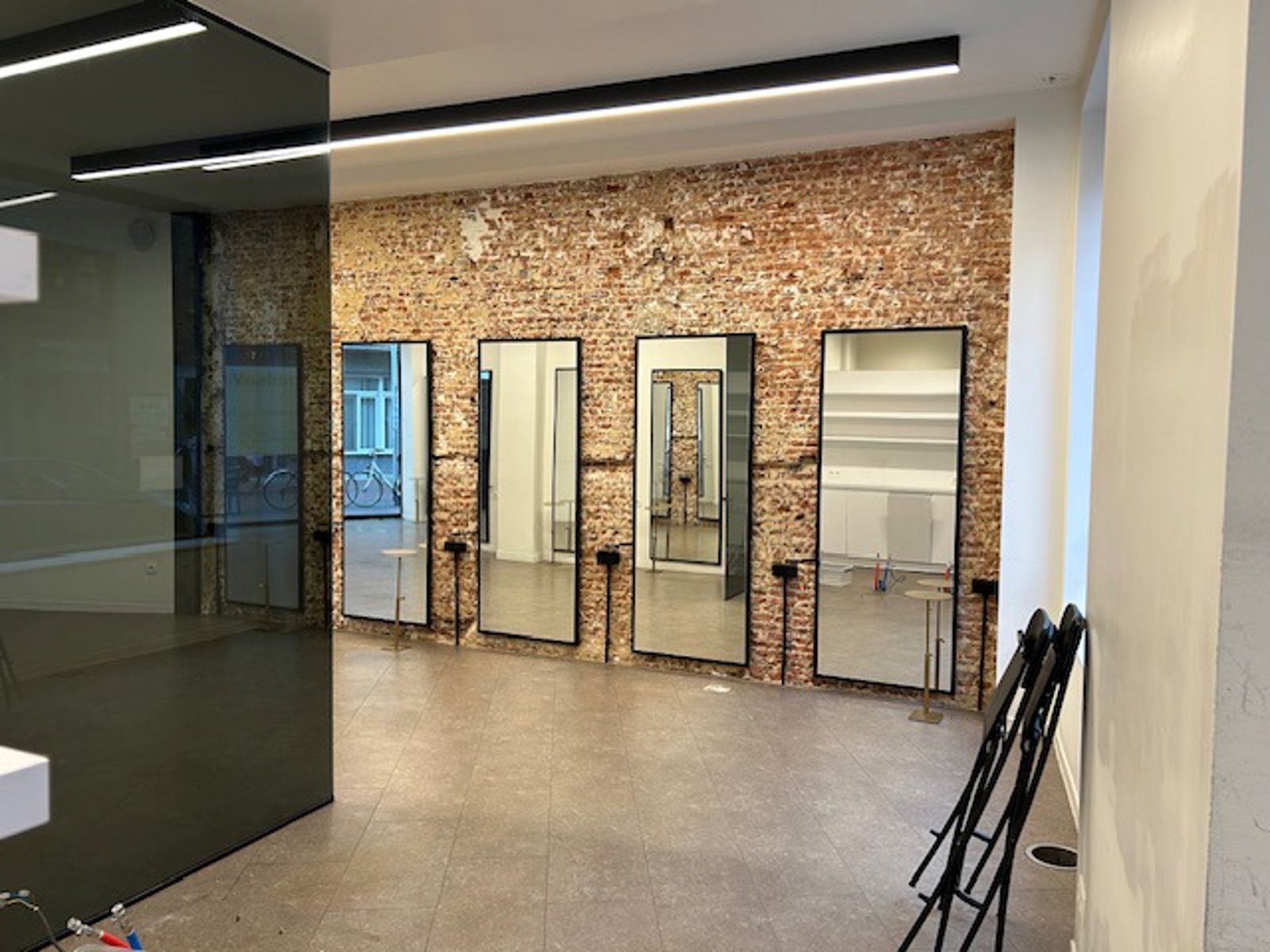 Instapklaar Handelspand in het Hart van Antwerpen foto 8