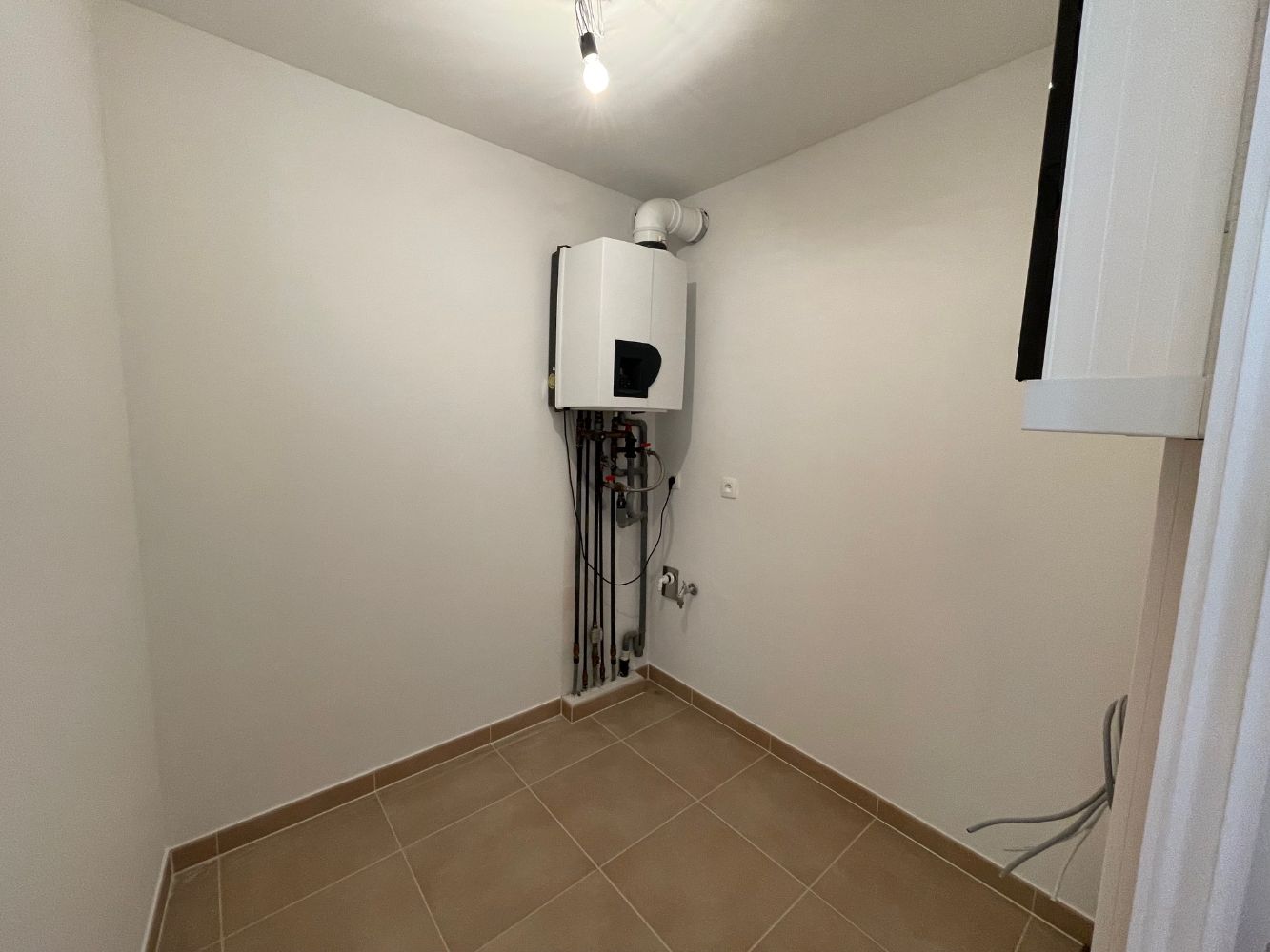 Ruim appartement met drie slaapkamers en twee badkamers( één met douche en één met bad). foto 10