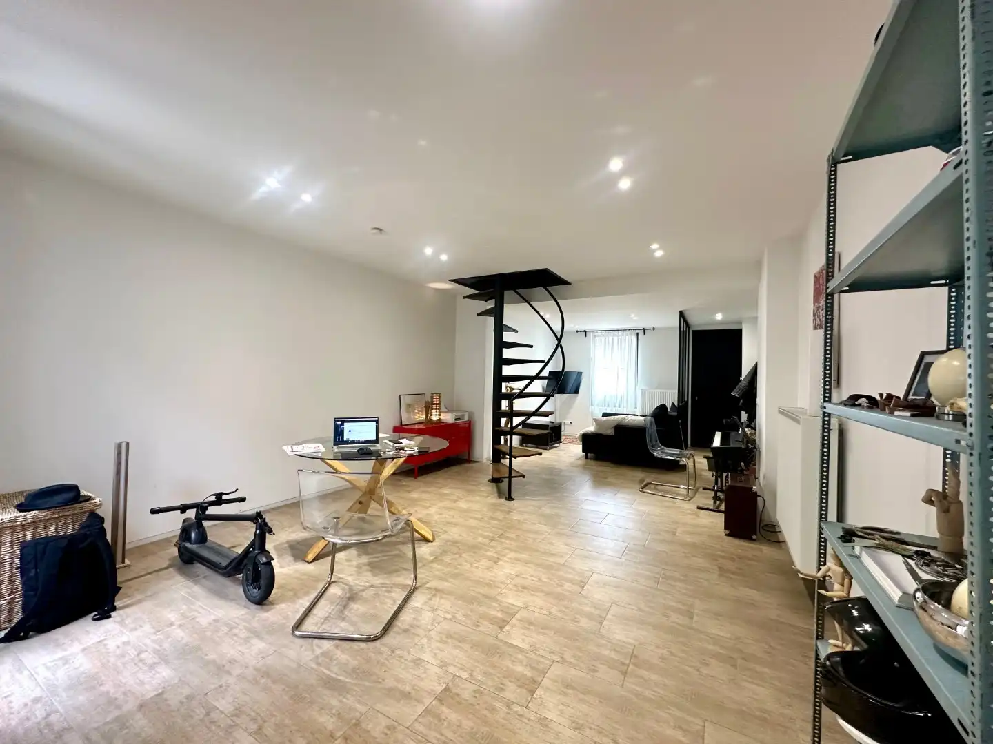 Knusse rijwoning op toplocatie foto 2