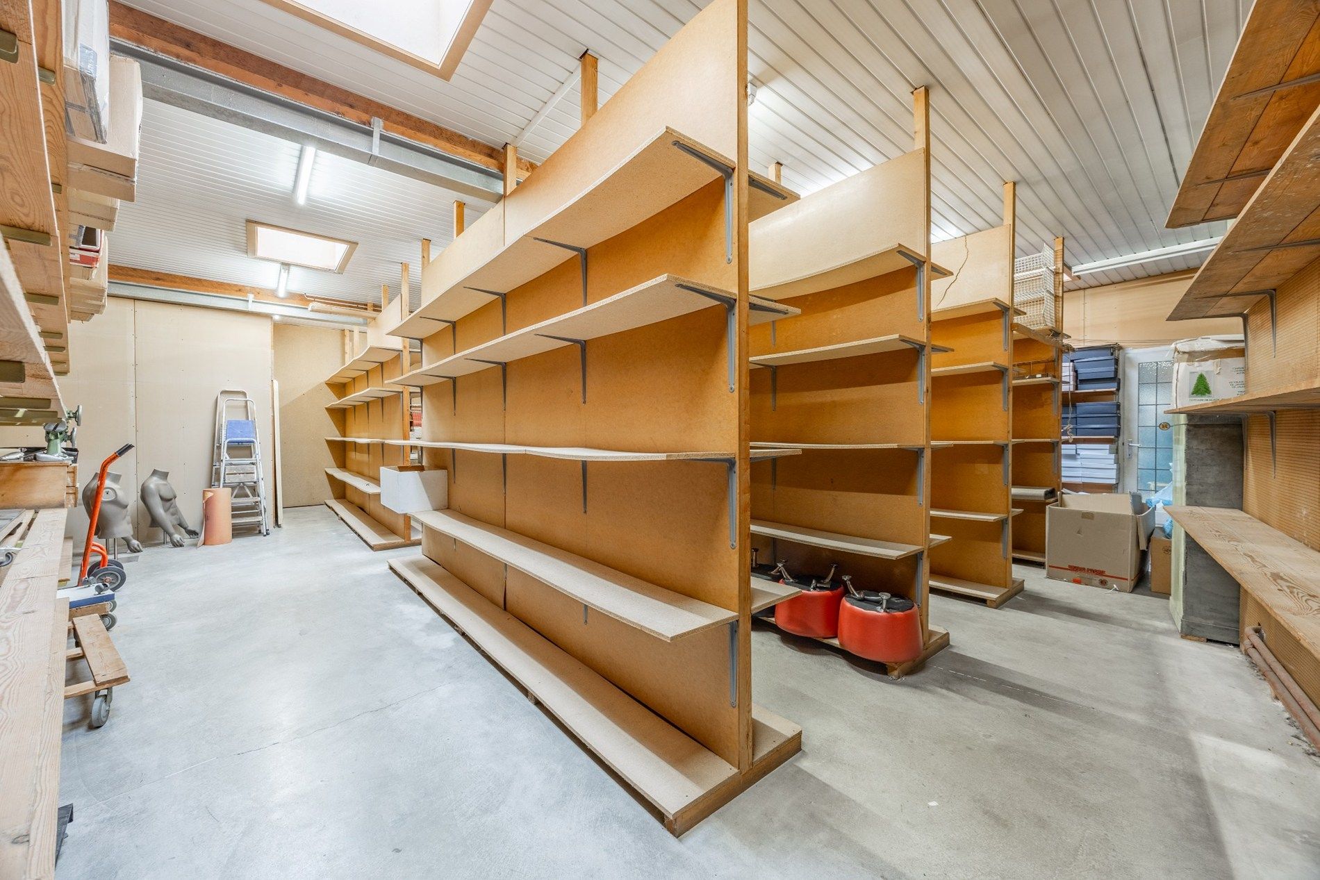 CENTRAAL GELEGEN COMMERCIEEL HANDELSPAND foto 18