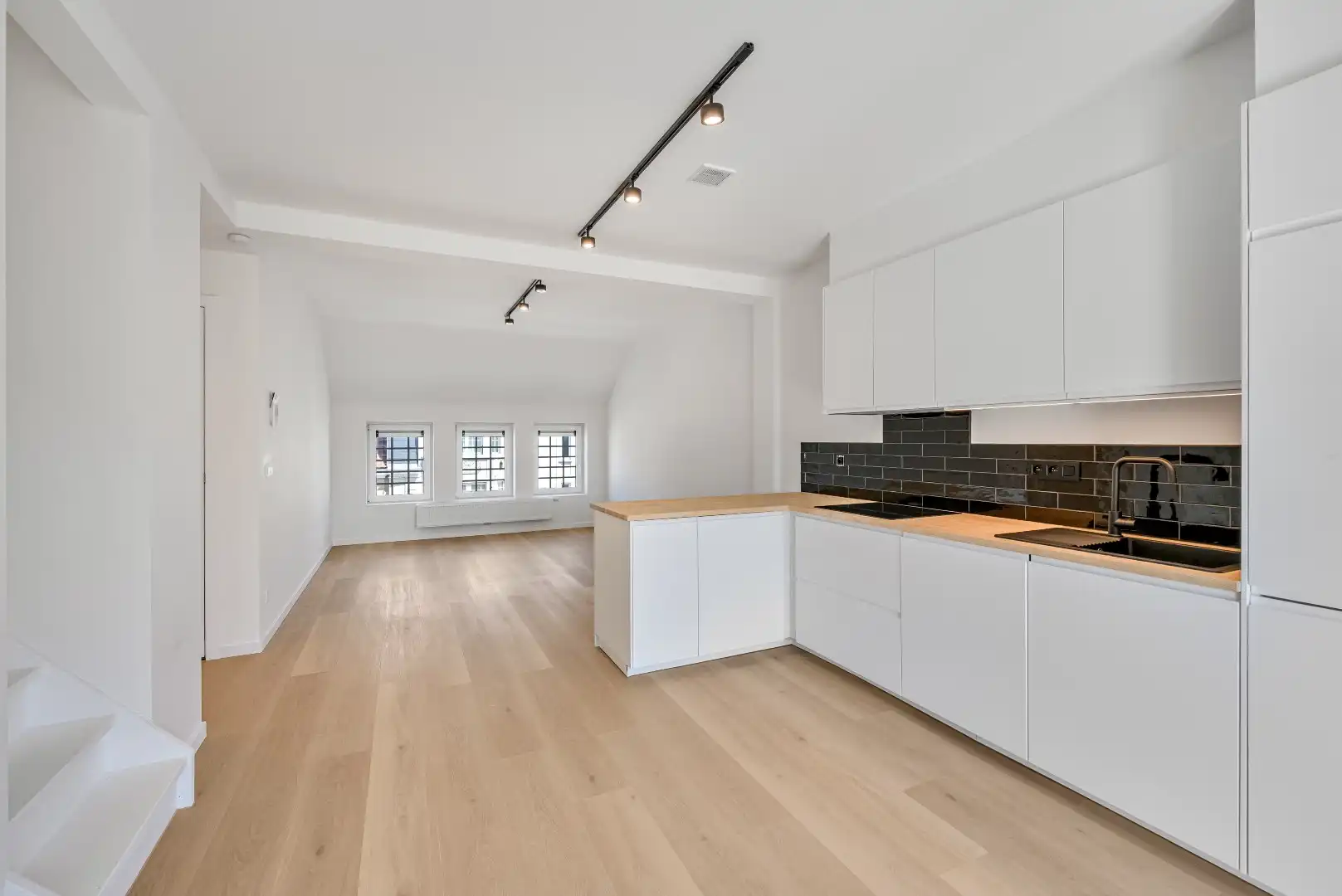 Stijlvol 1 slaapkamerappartement  met terrasje nabij Station Gent-Sint-Pieters foto 4