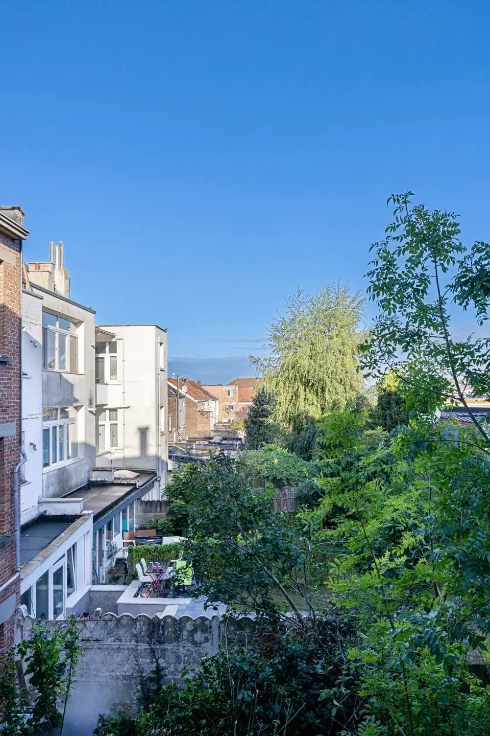 Huis met “mooie verdieping”: 2 slaapkamers + studeerkamer foto 6