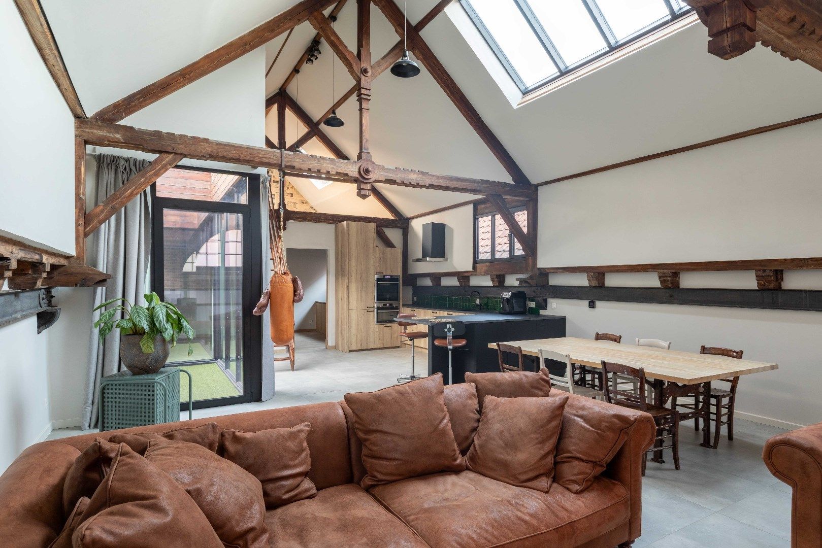 Loft, stijl en comfort in voormalig fabrieksgebouw foto 2
