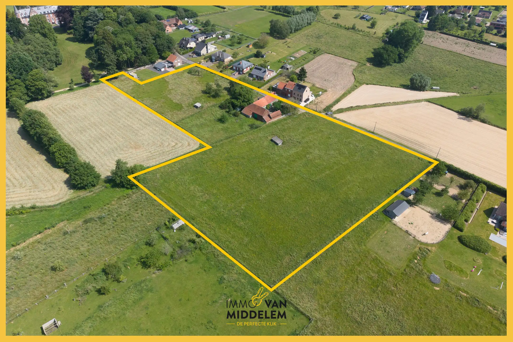 PRACHTIG GELEGEN TE RENOVEREN HOEVE OP +/- 1,80 hectare foto 2