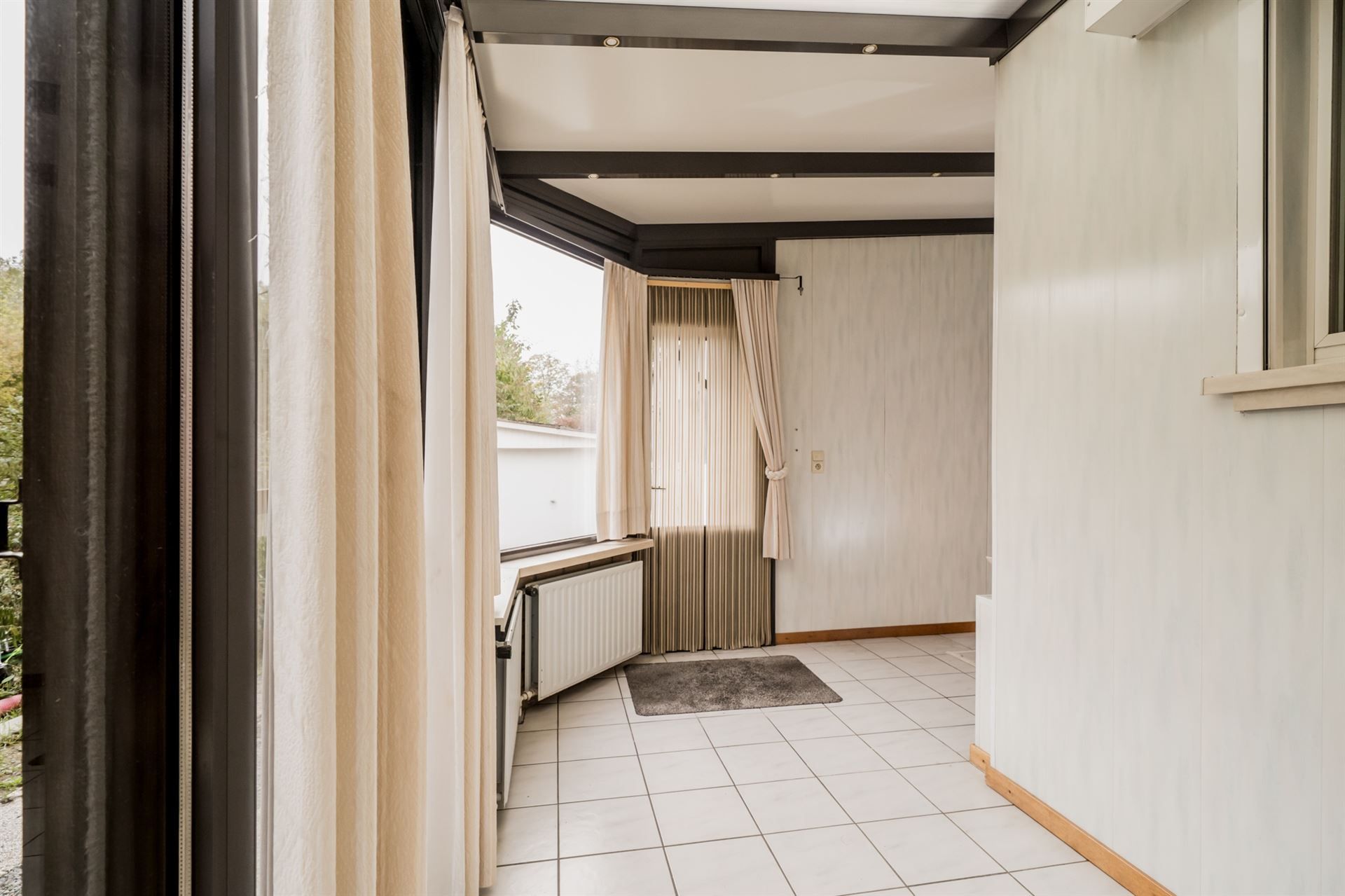 Te renoveren gezinswoning met veel opslagruimte! foto 13