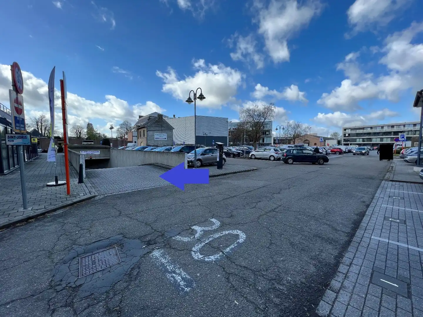 2 overdekte autostaanplaatsen op topligging in centrum foto 3