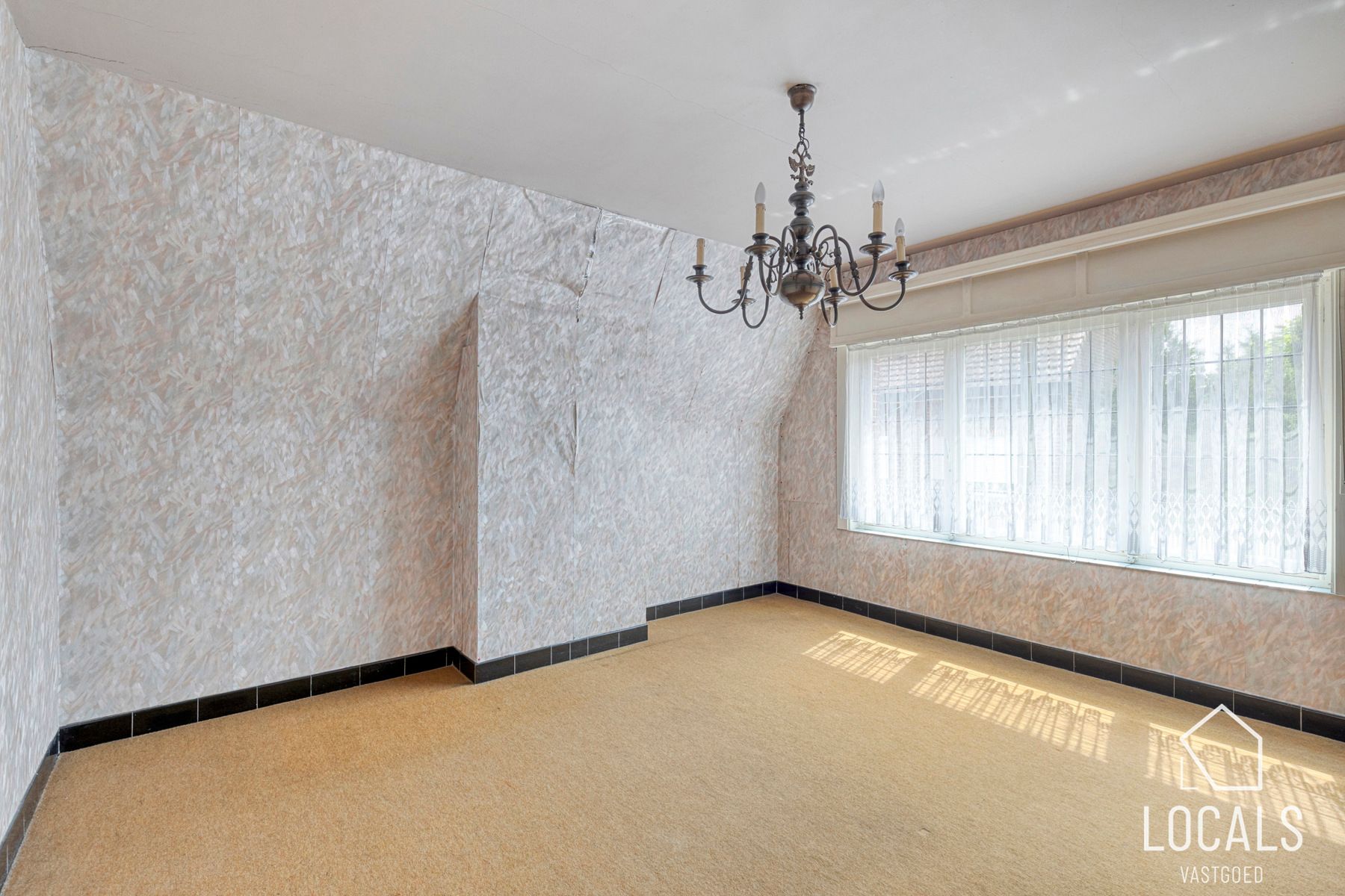 Te renoveren gezinswoning met 3 slaapkamers, tuin en garage  foto 13