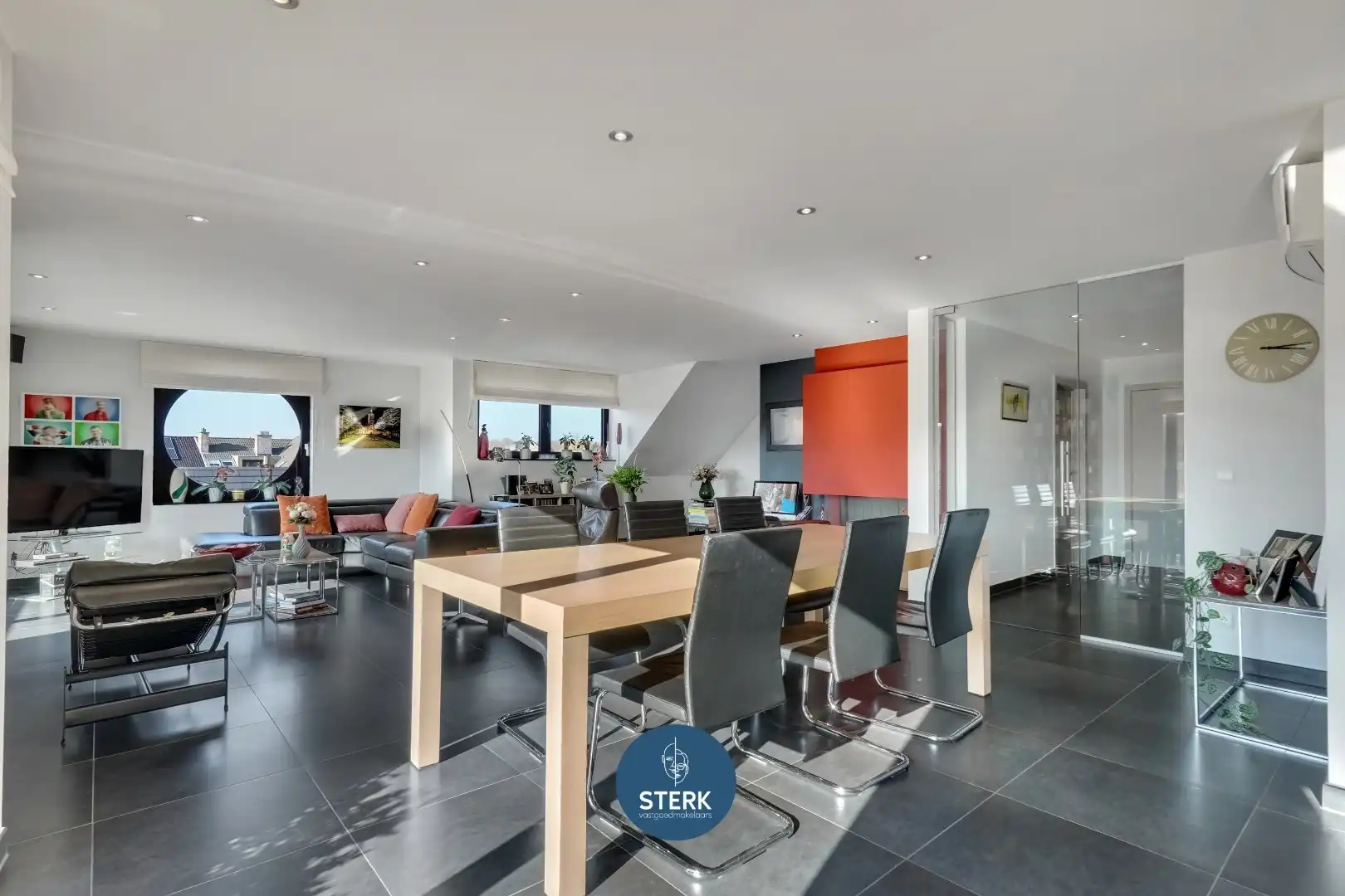 RIANTE DUPLEX MET 5 SLPKS, 2 BADKAMERS EN DUBBELE GARAGE IN CENTRUM LANAKEN ! foto 6