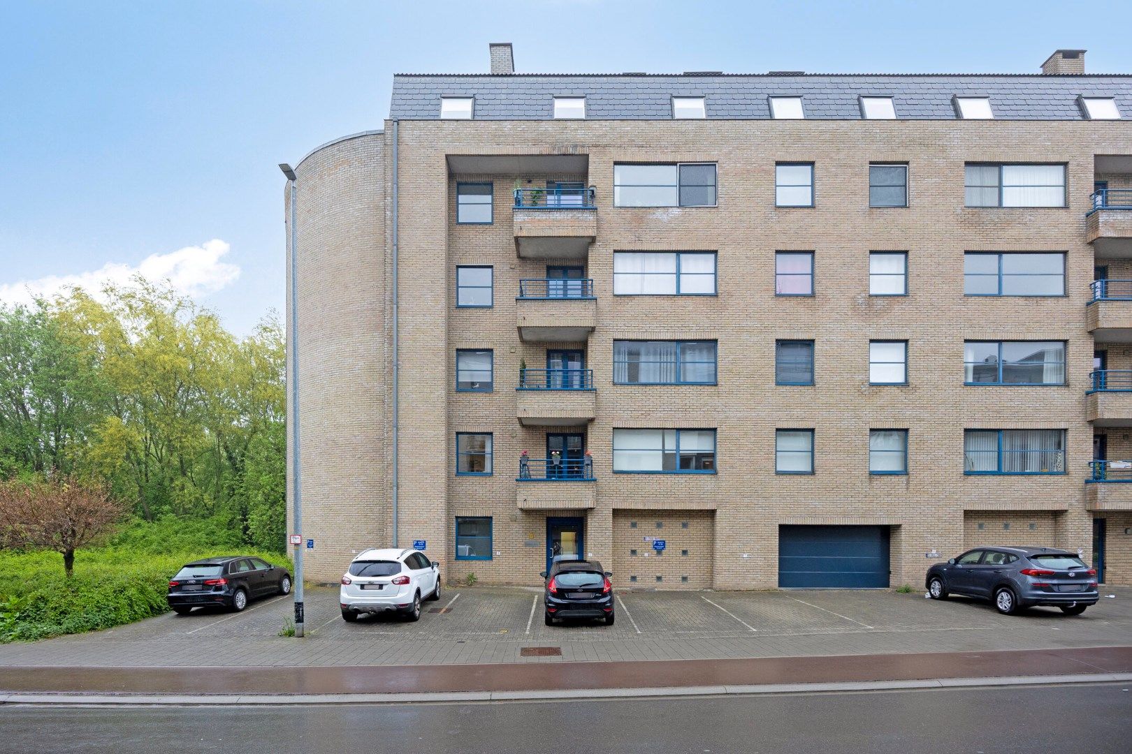 Goed gelegen 2-slaapkamerappartement  – EPC 136 kWh/m² - bewoonbare opp. 105 m² foto 2
