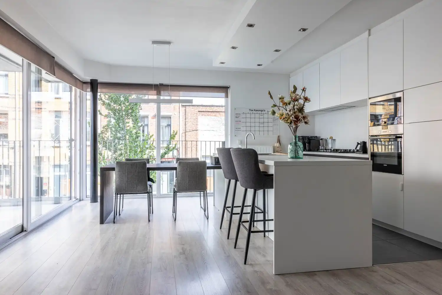 Ruim 2SLK-appartement (95 m²) met terras en zicht op Park Spoor Noord + parking foto {{pictureIndex}}
