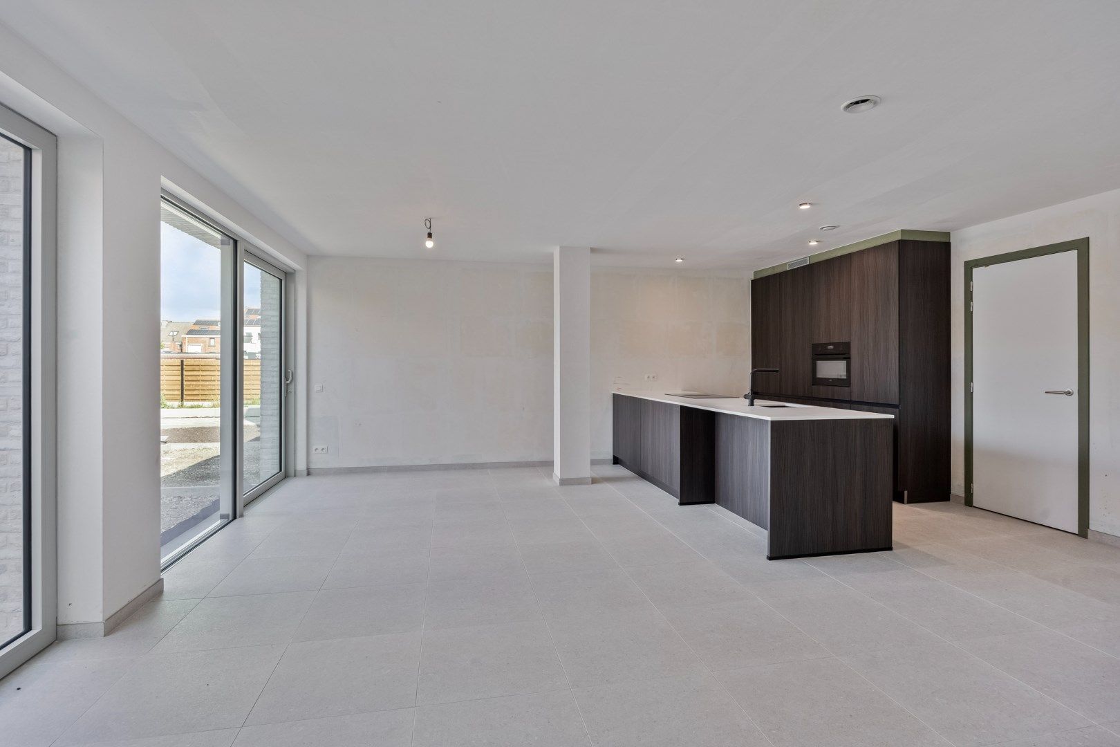 Luxueus gelijkvloers 3-slaapkamerappartement met tuin en terras! 6% BTW mogelijk  foto 12