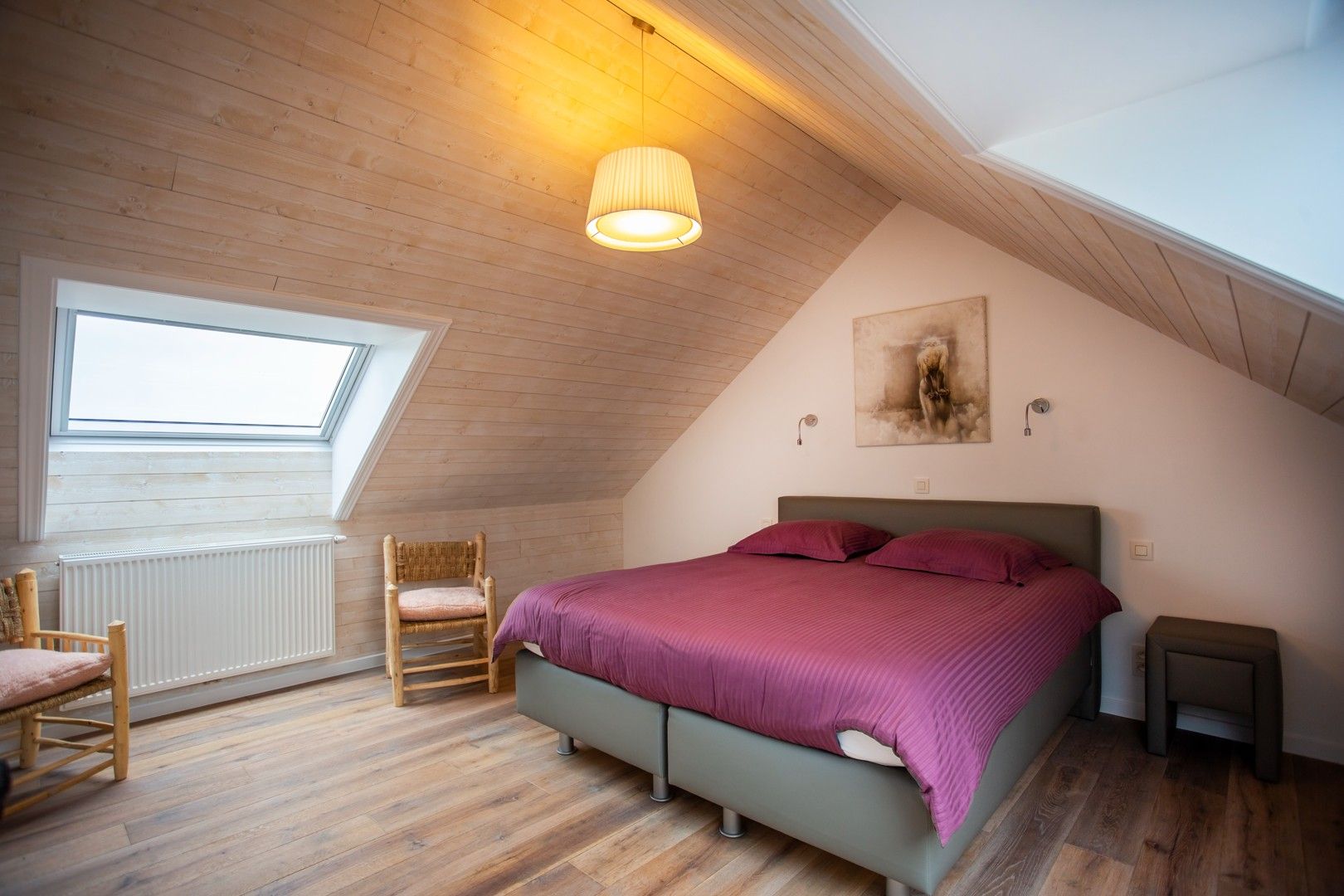 Moderne gerenoveerde rijwoning met 6 slaapkamers foto 8