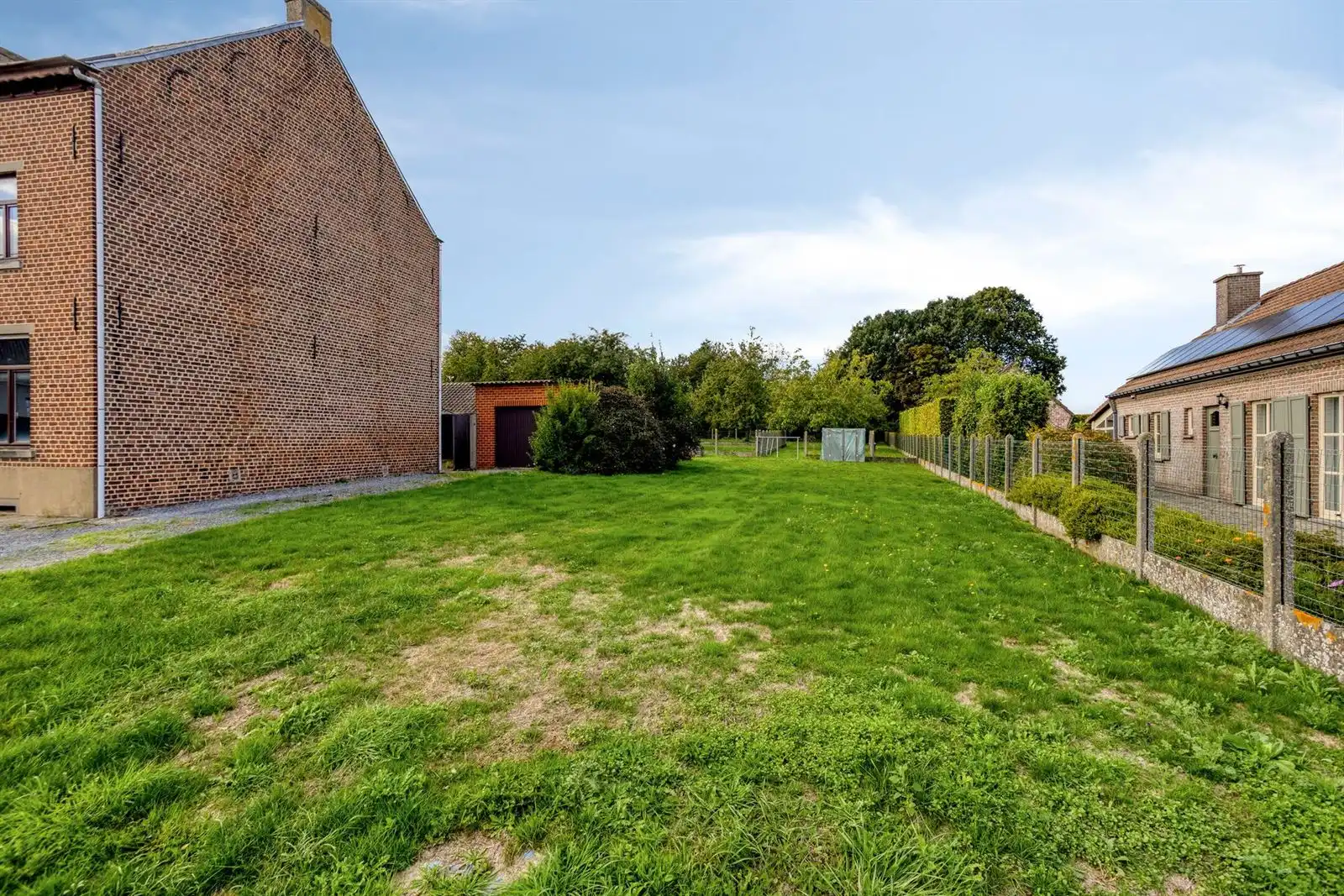 Openbebouwing met 5 slaapkamers garage en ruime tuin foto 28