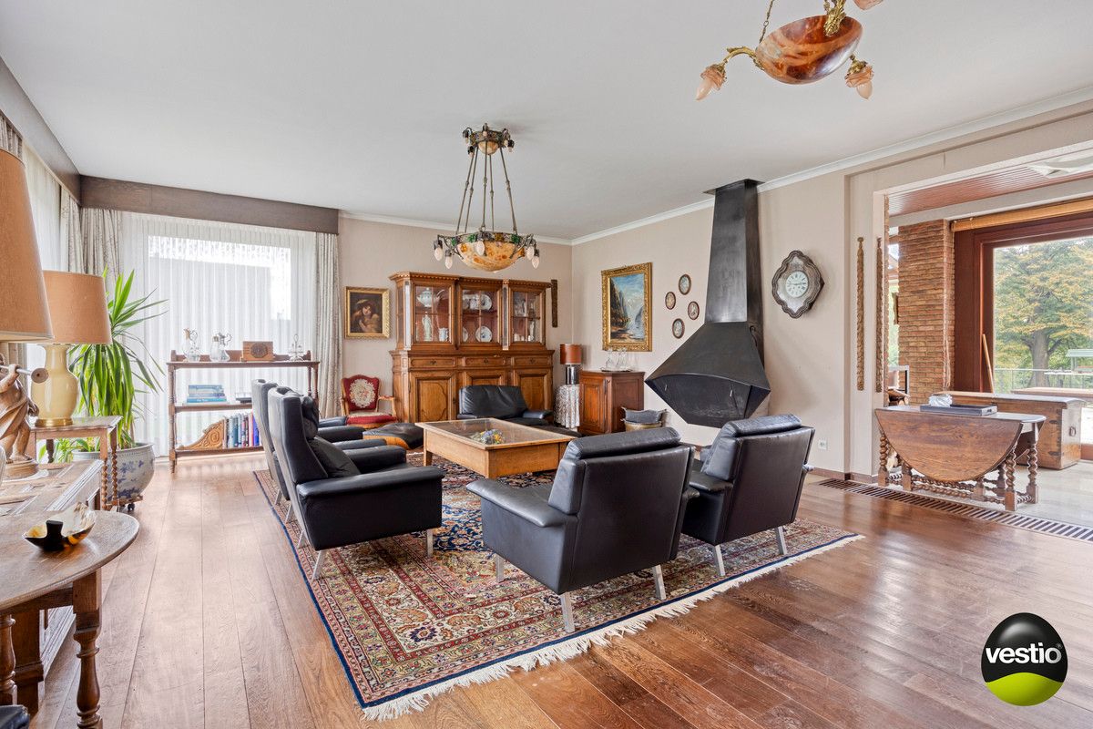 RUIME RESIDENTIEEL GELEGEN VILLA OP 46A89CA NABIJ CENTRUM BILZEN. foto 3