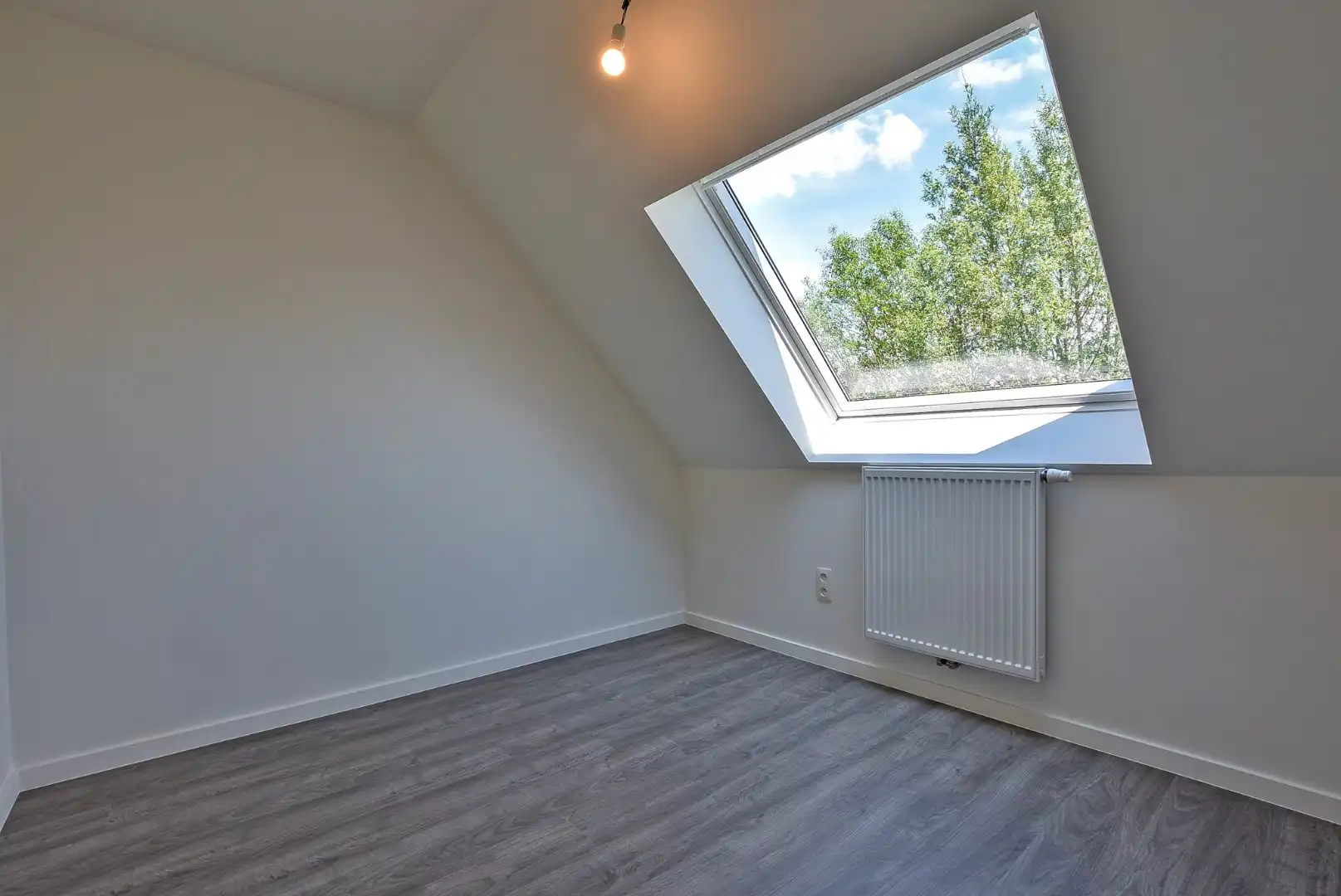 Ruime energiezuinige recente halfopen bebouwing  (2024) met inpandige garage op 258m² gelegen te Houthulst. foto 19