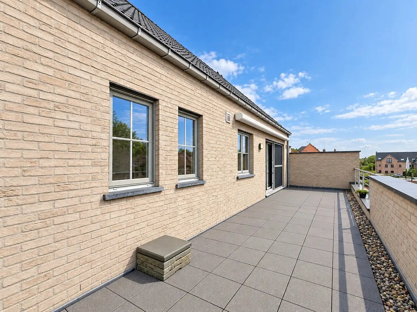 Zeer ruim duplex appartement met mogelijk 4 slaapkamers, ruim terras en garage vlakbij het centrum. foto 27