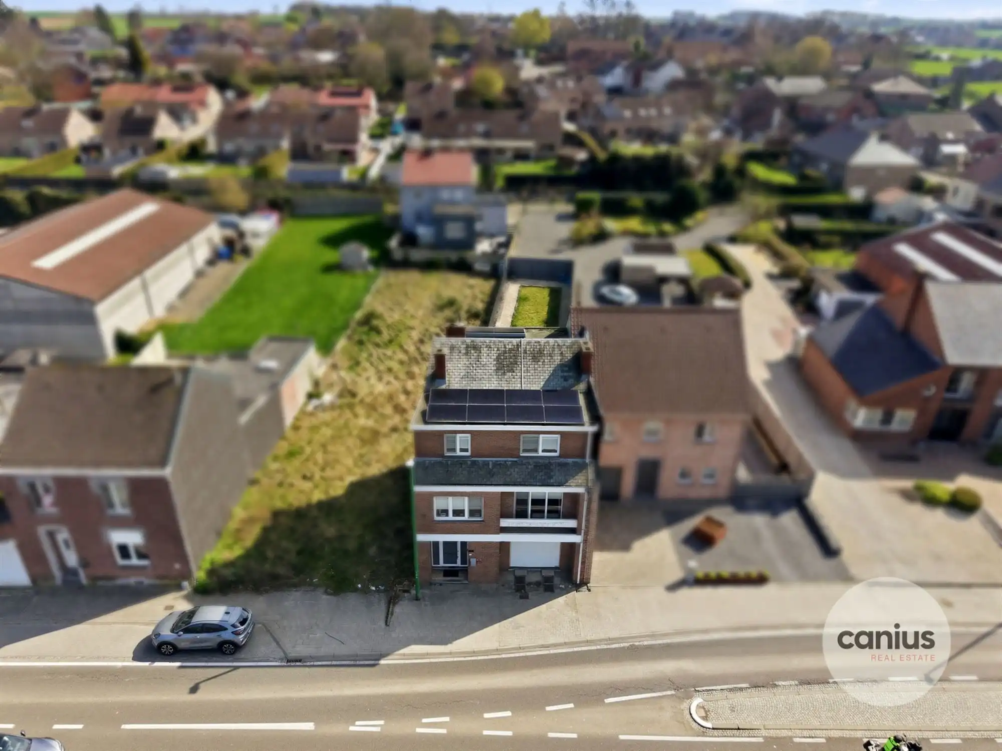 CHARMANTE BEL-ETAGE WONING MET 3 SLAAPKAMERS, GARAGE EN TUIN foto 2