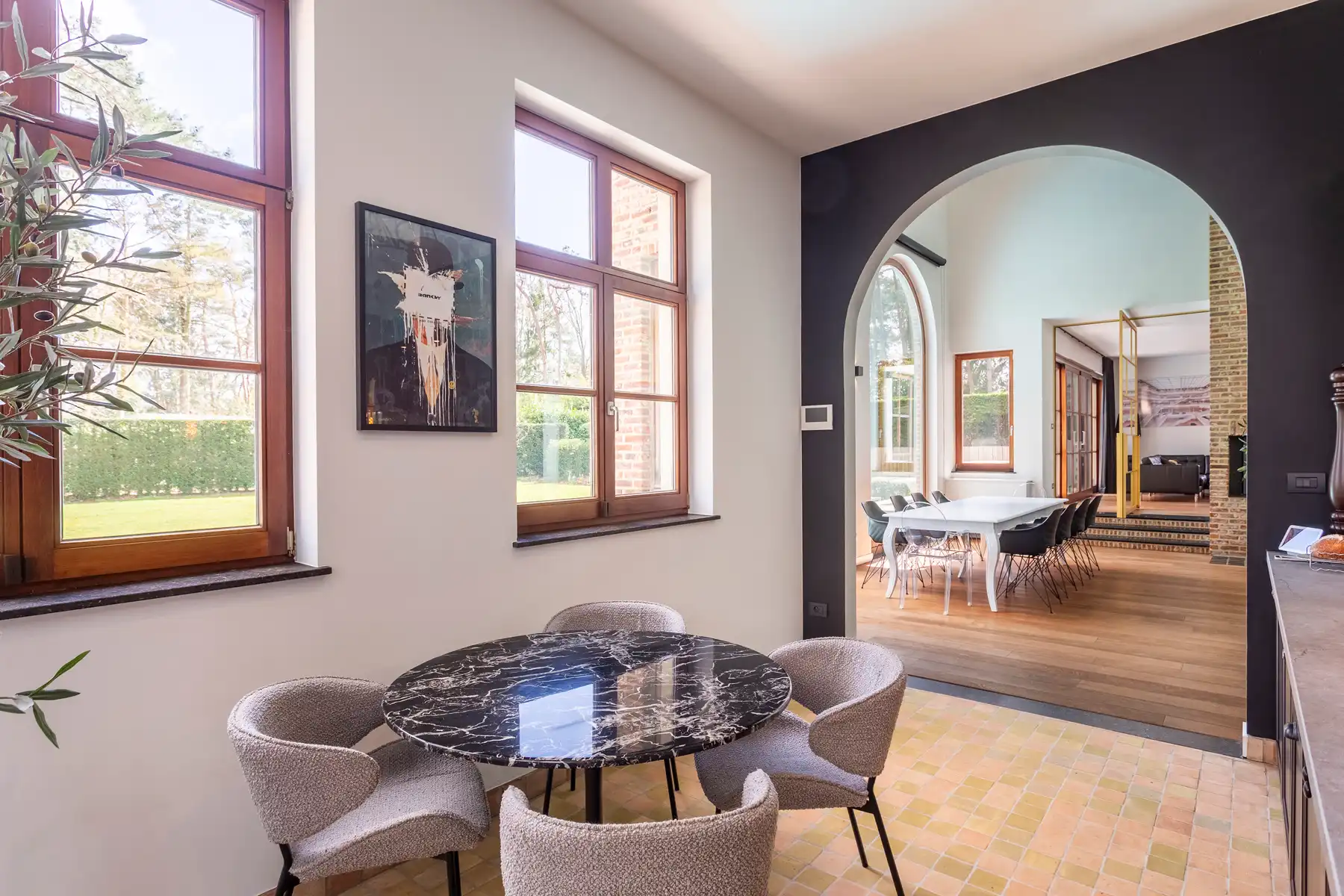 Instapklare villa met zwembad door groen omgeven foto 9