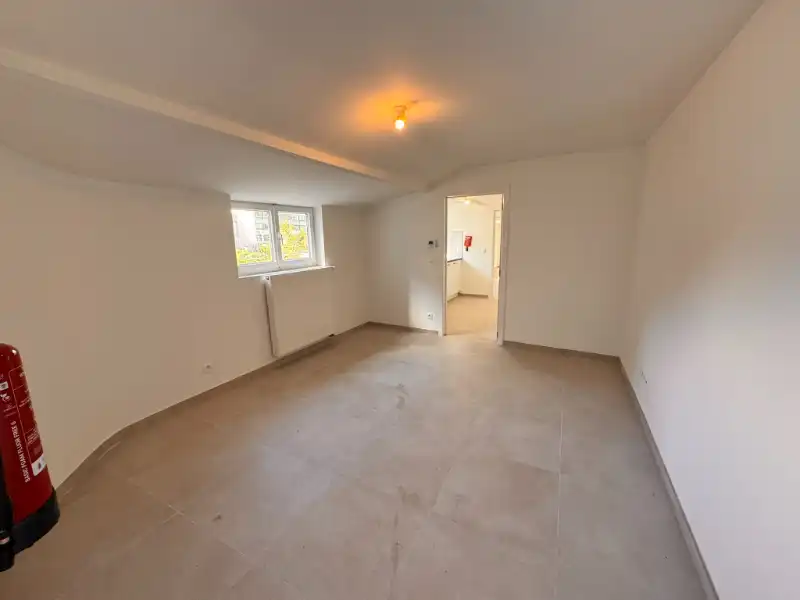 --- NIEUW ---&nbsp;Gerenoveerd 2-slaapkamerappartement nabij UZ! foto 2