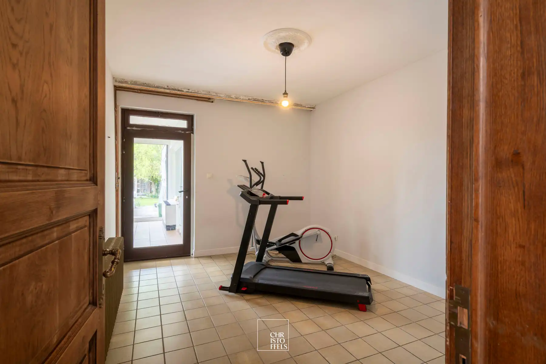 Ruime woning (199 m²) met tuin en tal van renovatiemogelijkheden! foto 7
