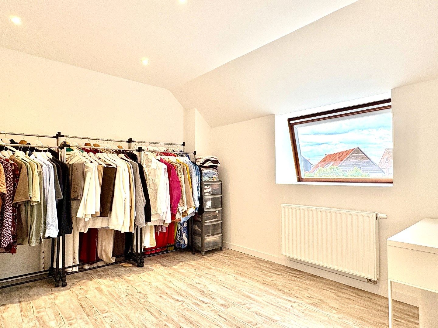 Compleet gerenoveerde woning met uitweg, 2 badks, ¾ slks en tuin. foto 18