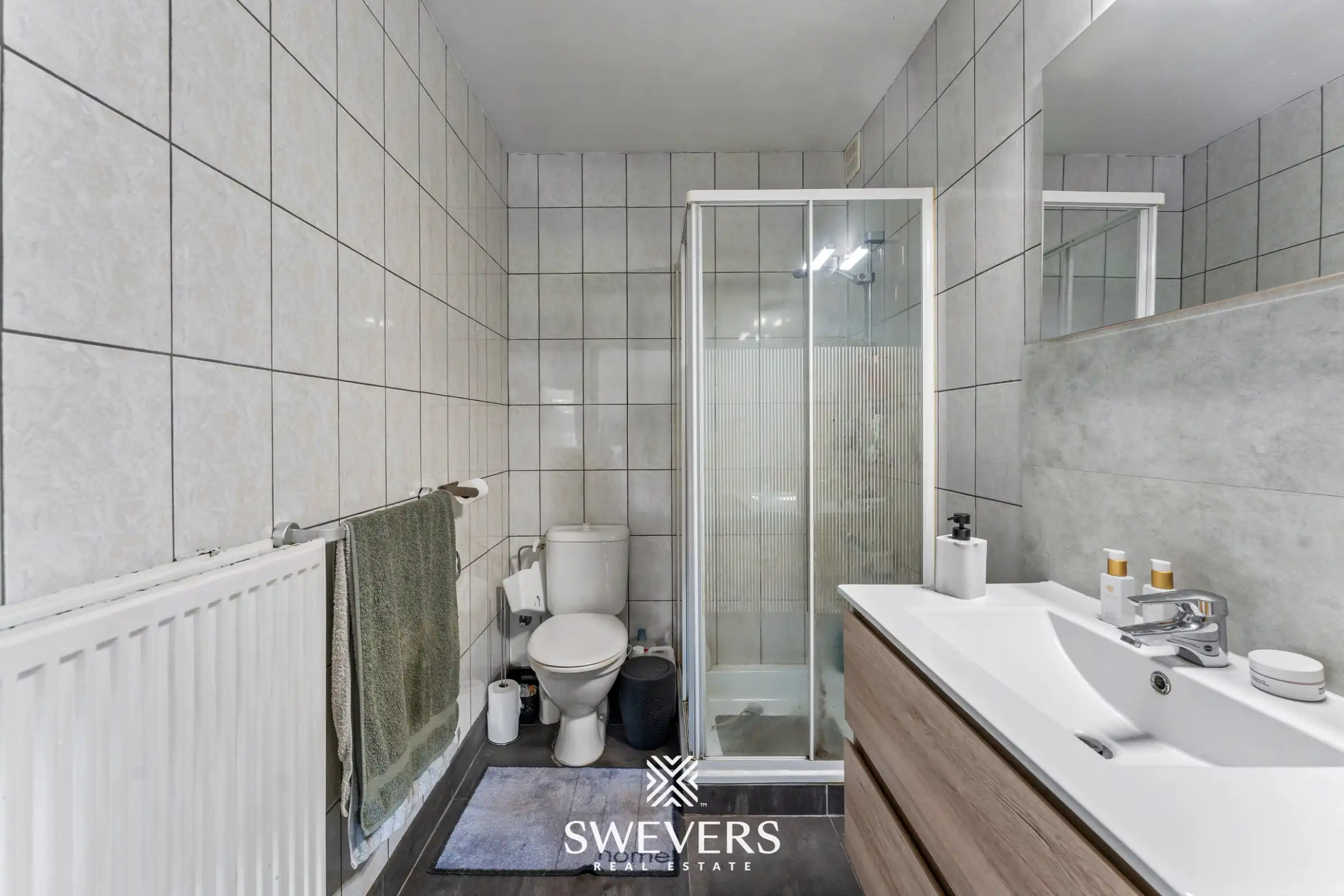 Instapklare gelijkvloerse studio met aparte slaapkamer, terras en parking in Geel foto 13