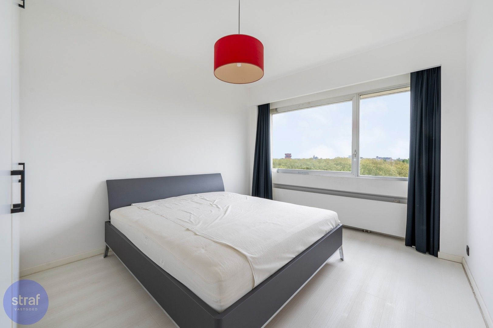 Ruim, lichtrijk appartement in de iconische Riverside Tower foto 10