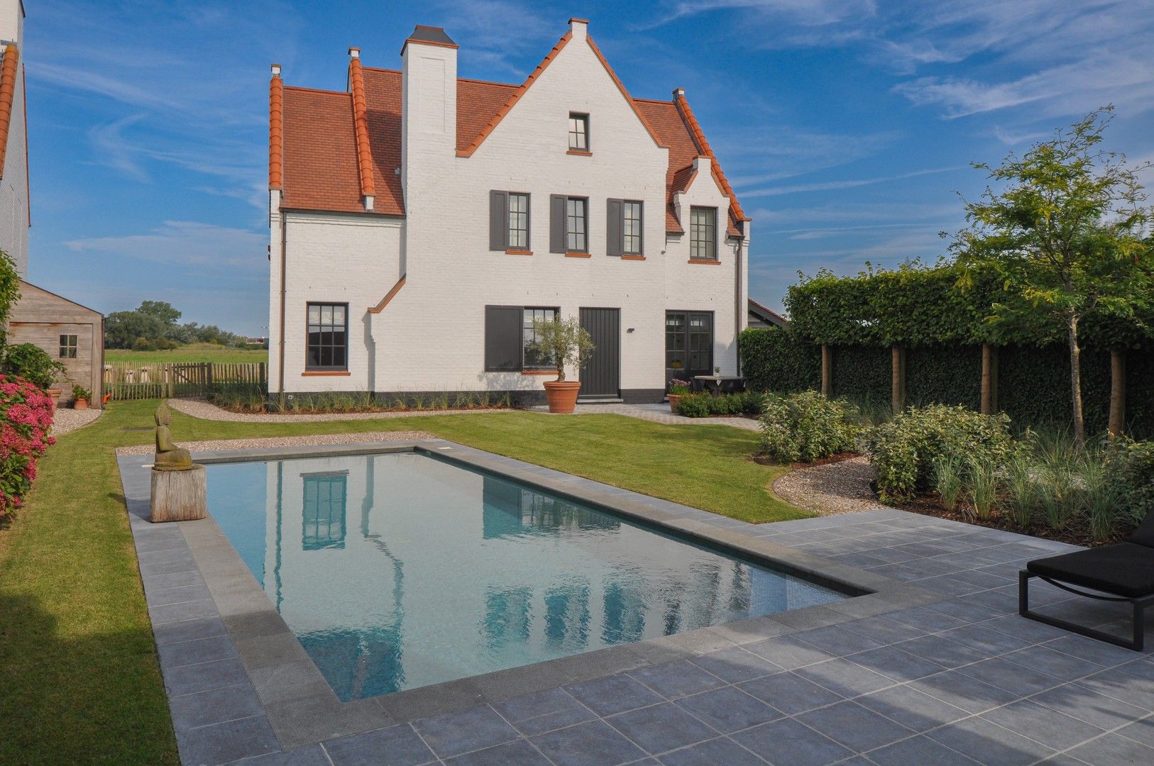 Prachtige, alleenstaande villa met zwembad genietend van adembenemend open zicht op de polders. foto 28