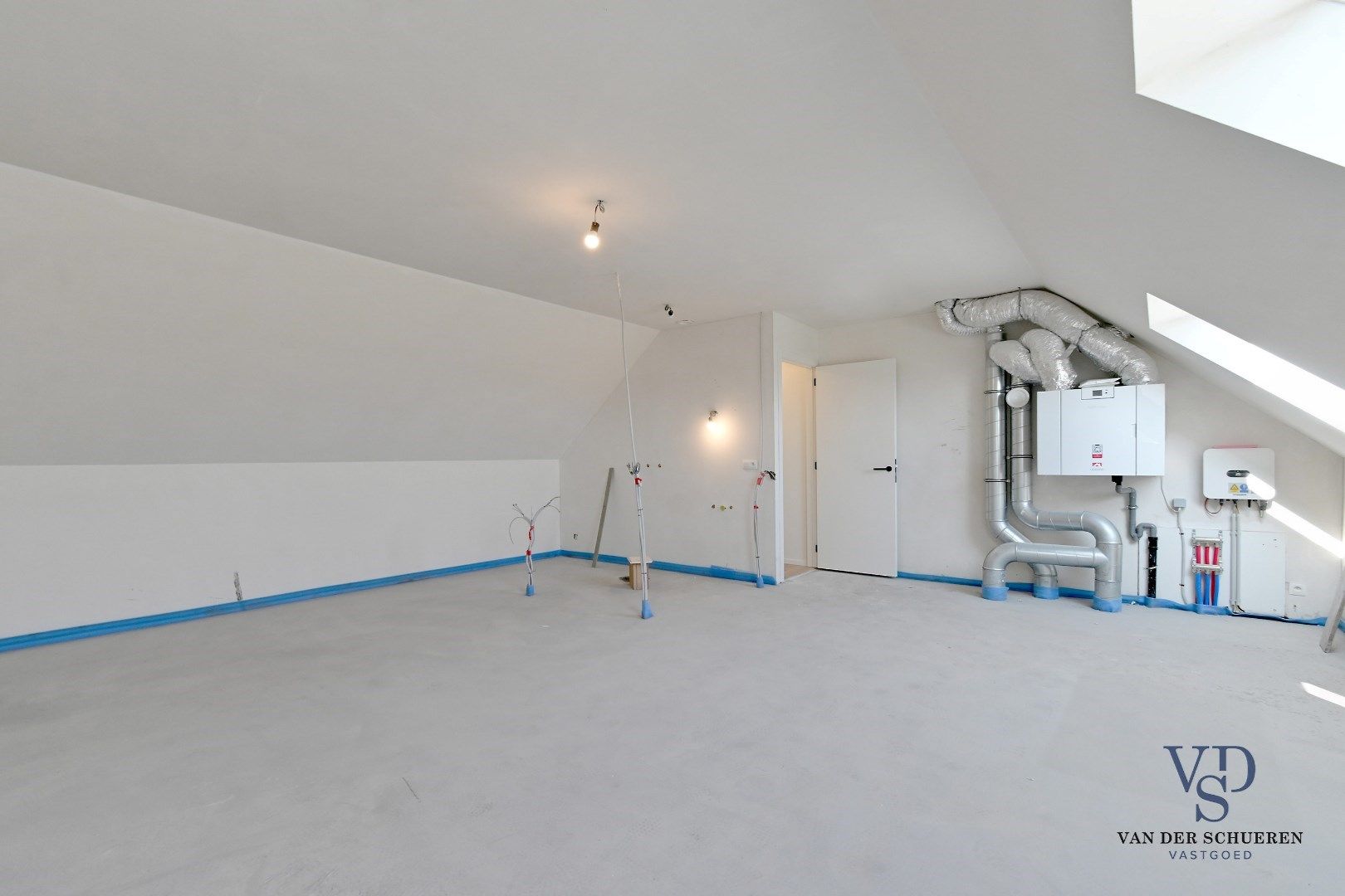 Half Open Bebouwing met buitenberging en carport foto 35