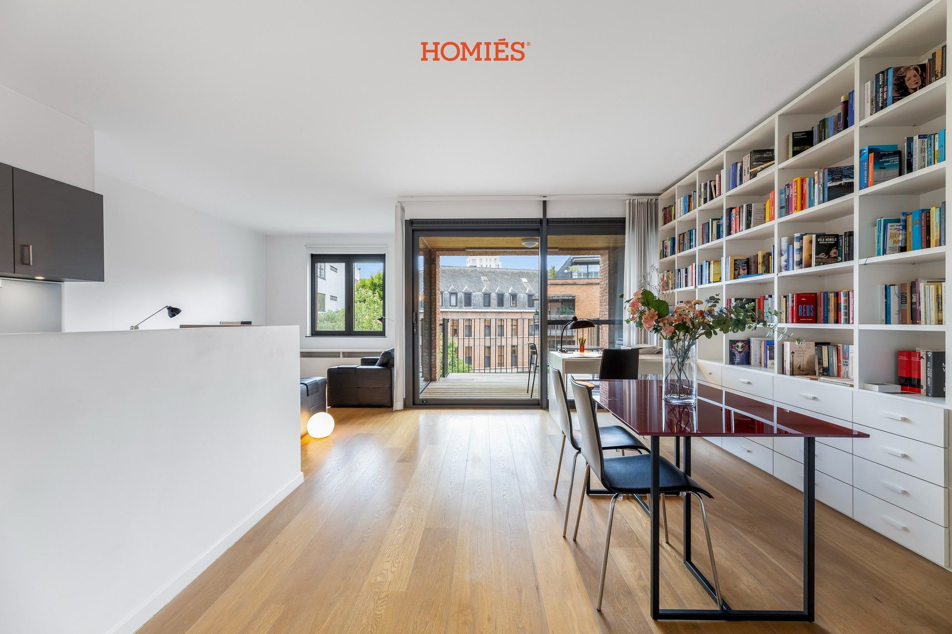 Ruim appartement met 2slpk, terras en autostaanplaats foto 3