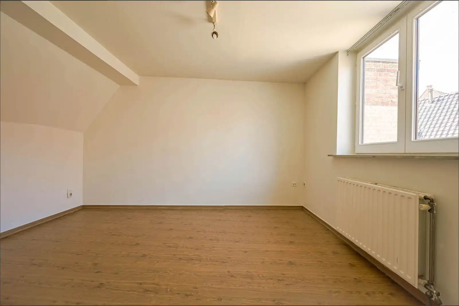 Brugs huis in de schaduw van Jeruzalemkerk, authentieke 16e-17e eeuwse gevel foto 14