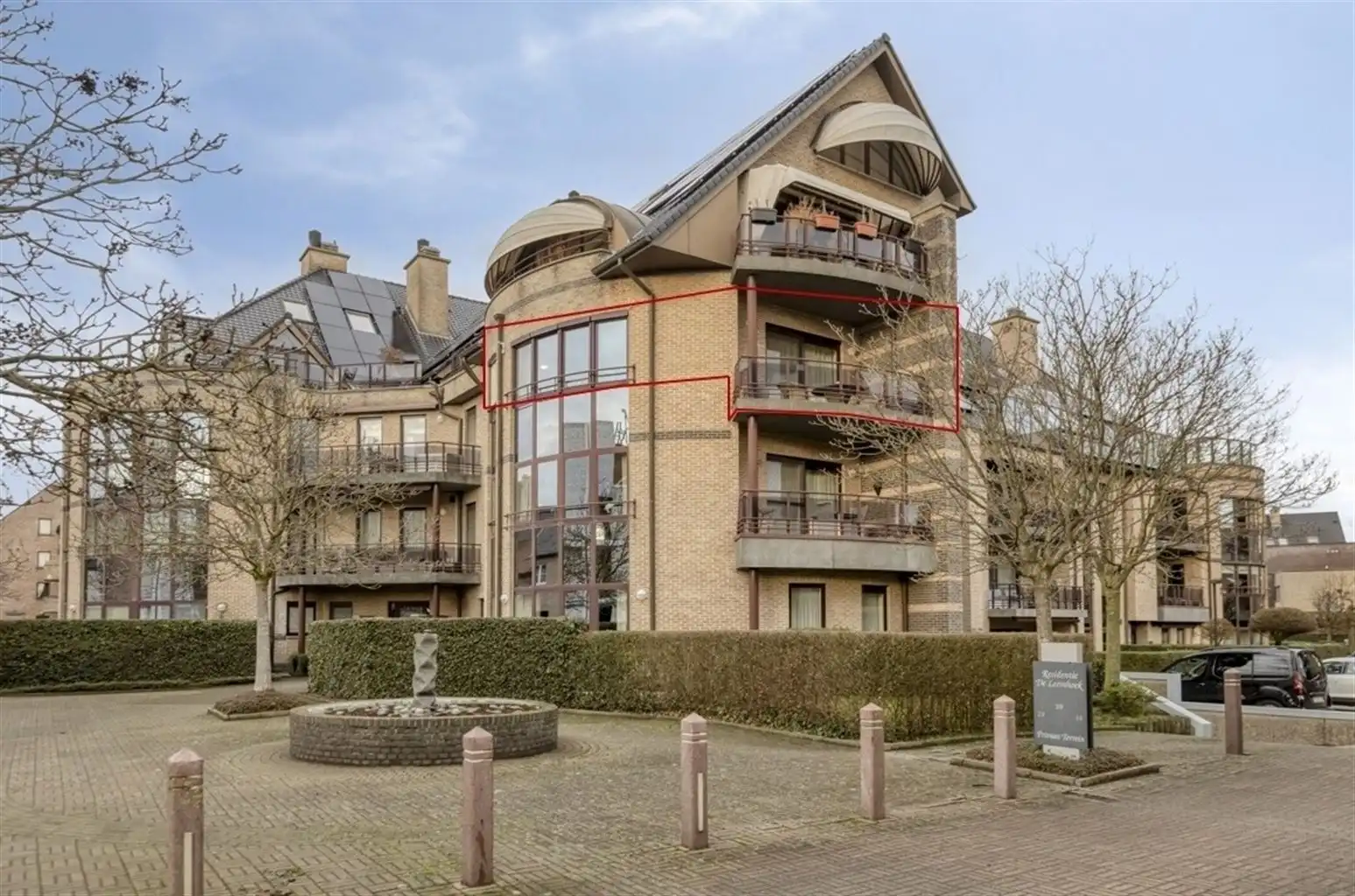 Prachtig, uitzonderlijk ruim appartement met 2 slaapkamers, 2 terrassen en inpandige garagebox, gelegen nabij het centrum van Maaseik. foto 20