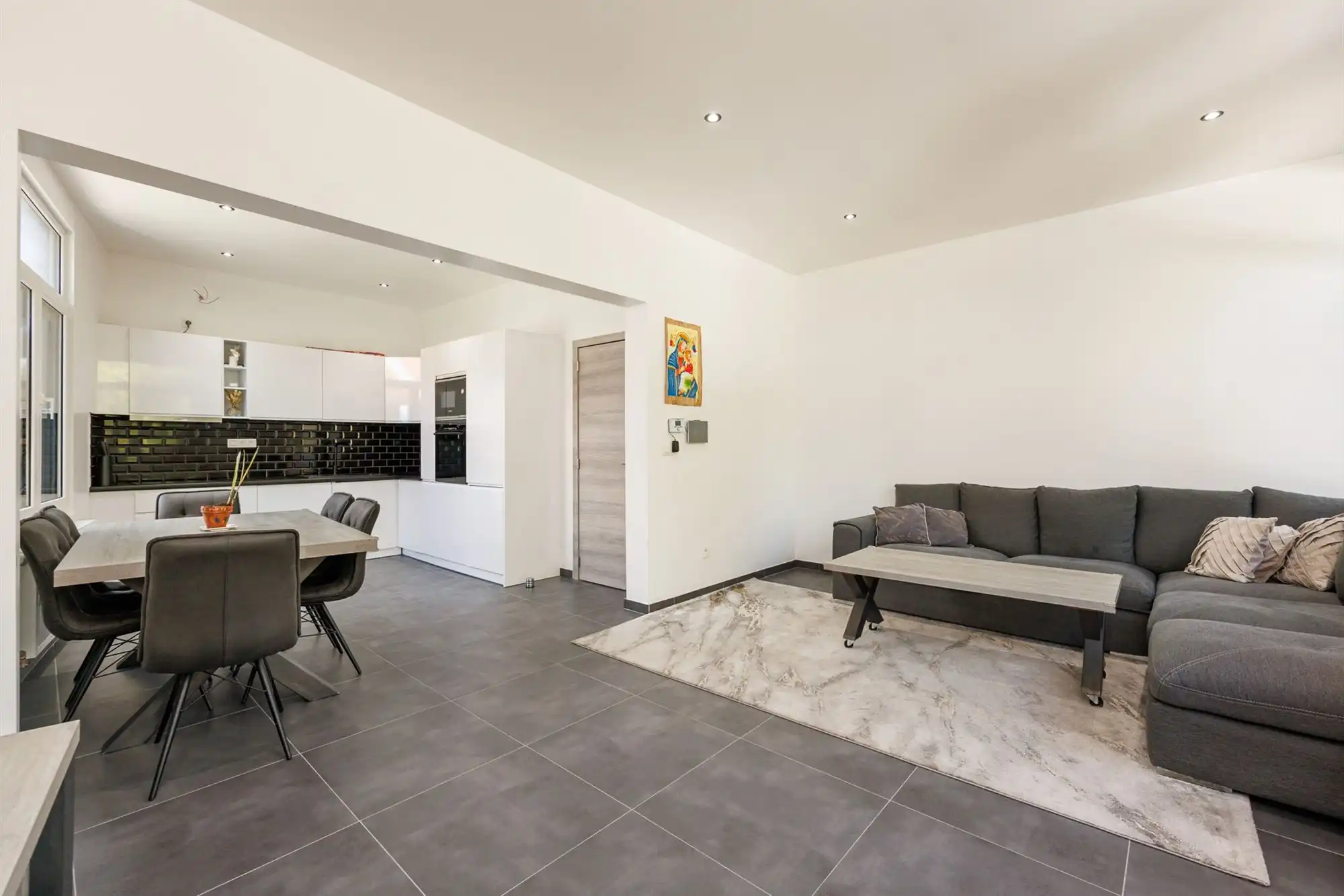 Triplex appartement met handelspand op gunstige locatie foto 2