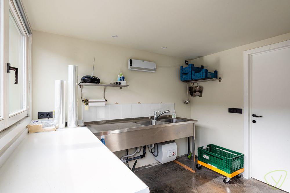Ruime handelsswoning te koop in het centrum van Eeklo! foto 14