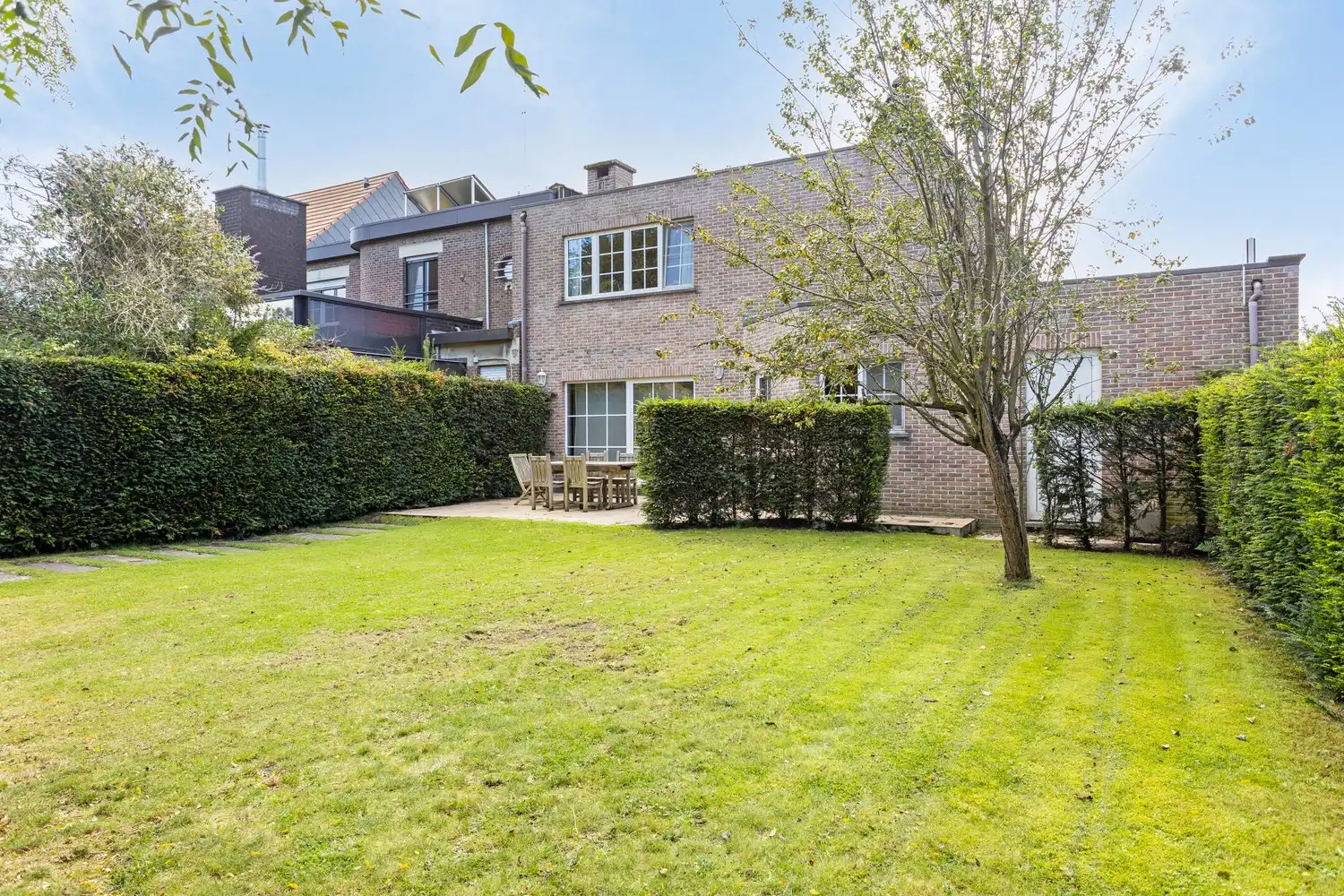 Ruime instapklare halfopen bebouwing op 433m² te Mortsel foto {{pictureIndex}}