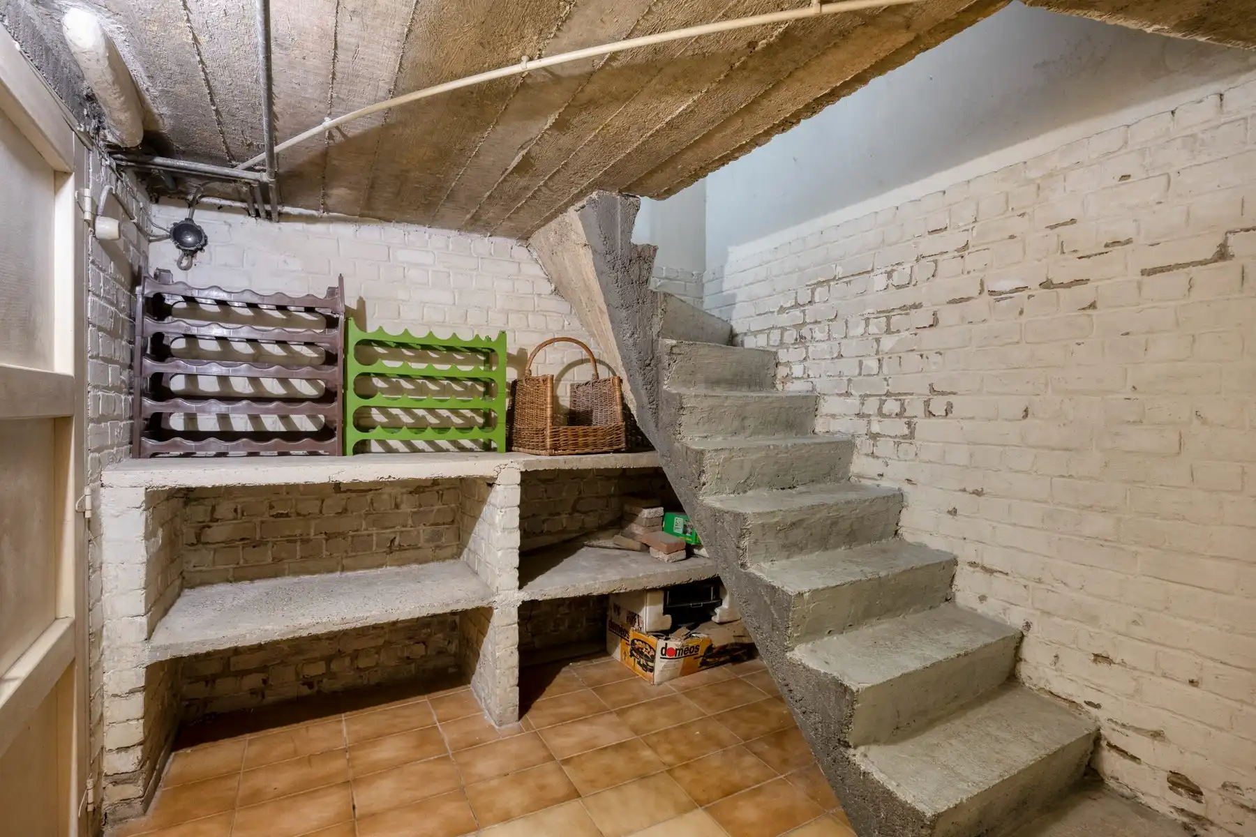 Karaktervolle woning met terras en grote tuin. foto 21