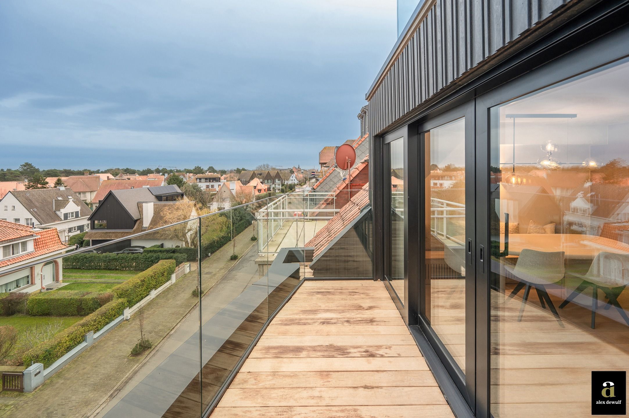Exclusief gerenoveerd penthouse met panoramisch uitzicht [Piers De Raveschootlaan - Knokke Centrum]. foto 2