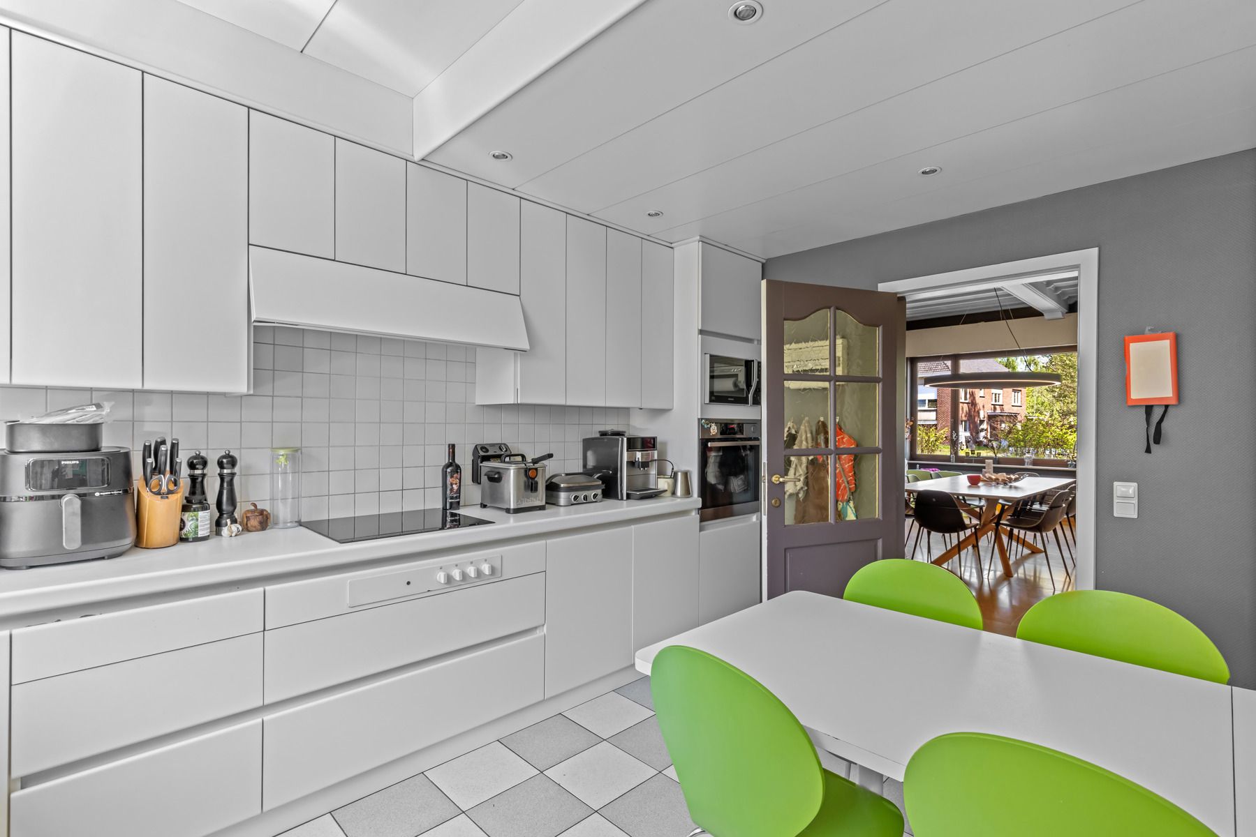 Zeer ruime, ideaal gelegen woning met praktijkruimte. foto 5