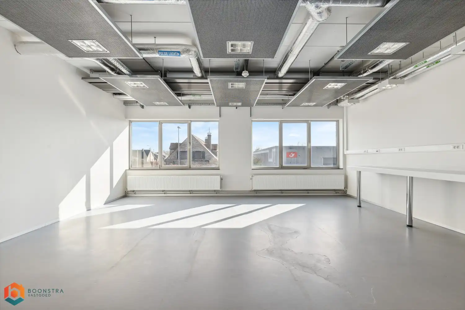 Veelzijdig kantoorgebouw met ruime parking op 2433 m² foto 26