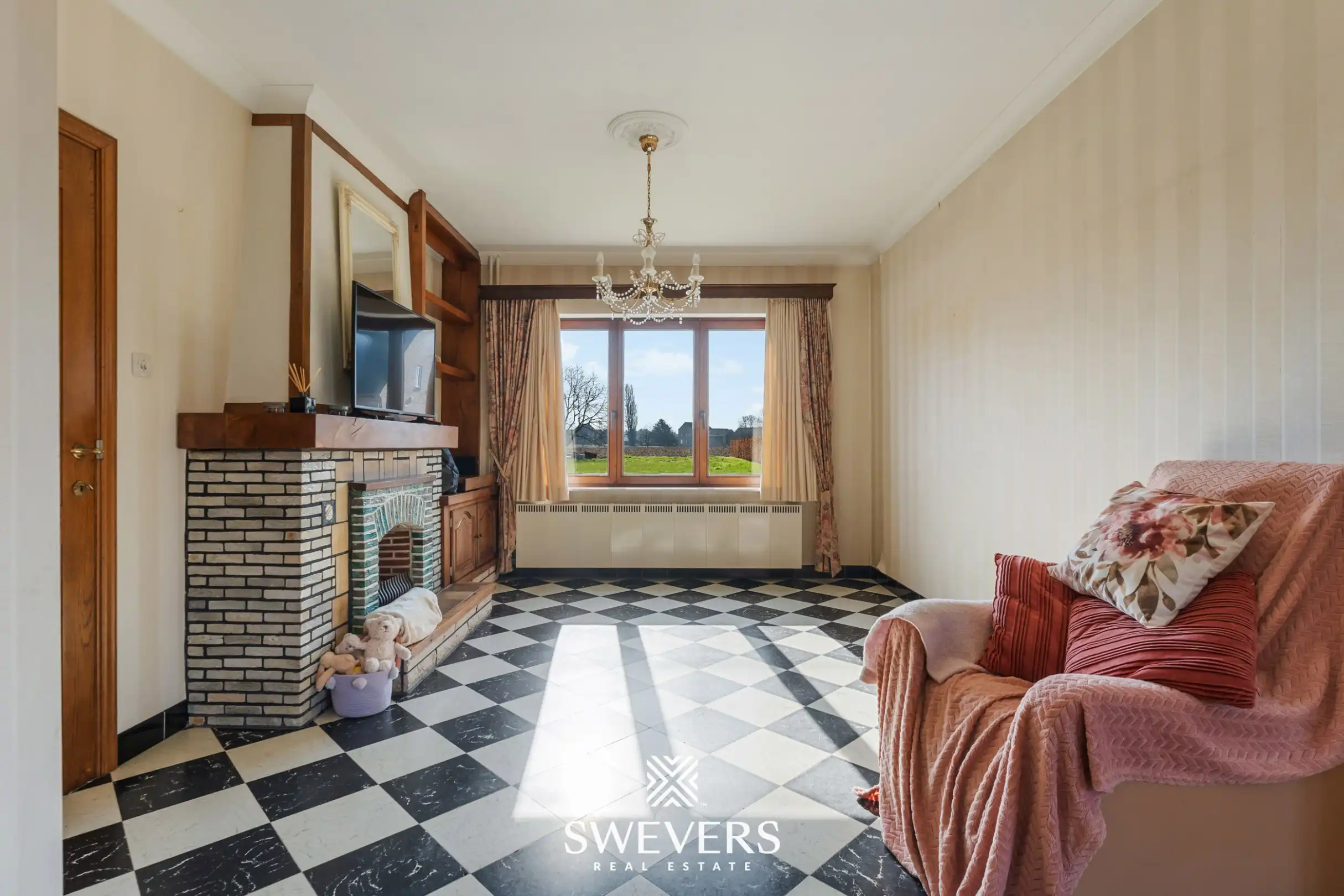 Te renoveren woning met 4 slaapkamers, grote tuin en omliggende velden op rustige ligging nabij centrum Diepenbeek foto 7