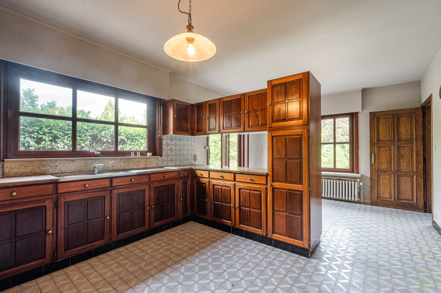 Vrijstaande te renoveren villa op uitzonderlijk groot perceel met bosgrond in Lembeke foto 7