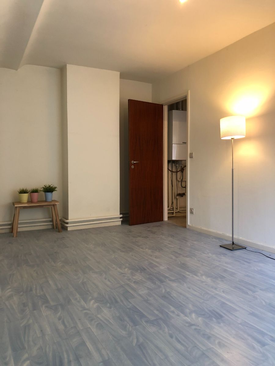 Te Renoveren appartement met staanplaats in Sint-Amandsberg foto 15