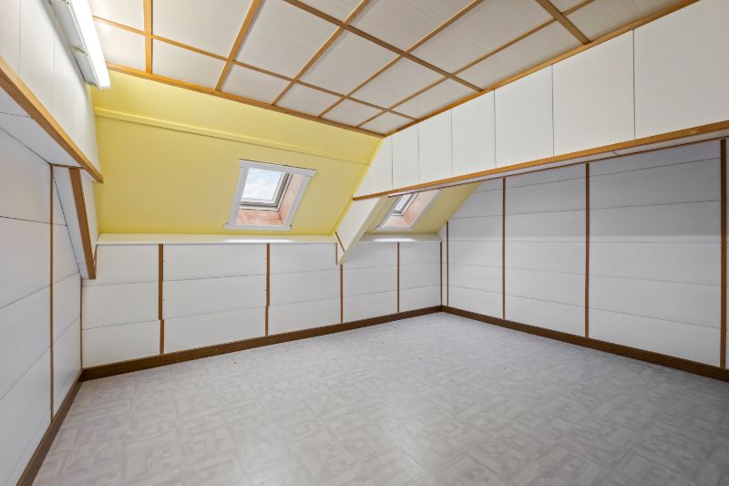 Zonnebeke-Passendale.  Wonen en werken, grote verzorgde woning met > 5 slaapkamers en aparte >60m2 kantoorruimte / praktijk / hobbyruimte met aparte ingang. foto 18