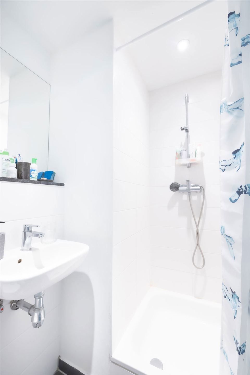 Studentkamer van ± 21m² met douchekamer foto 7