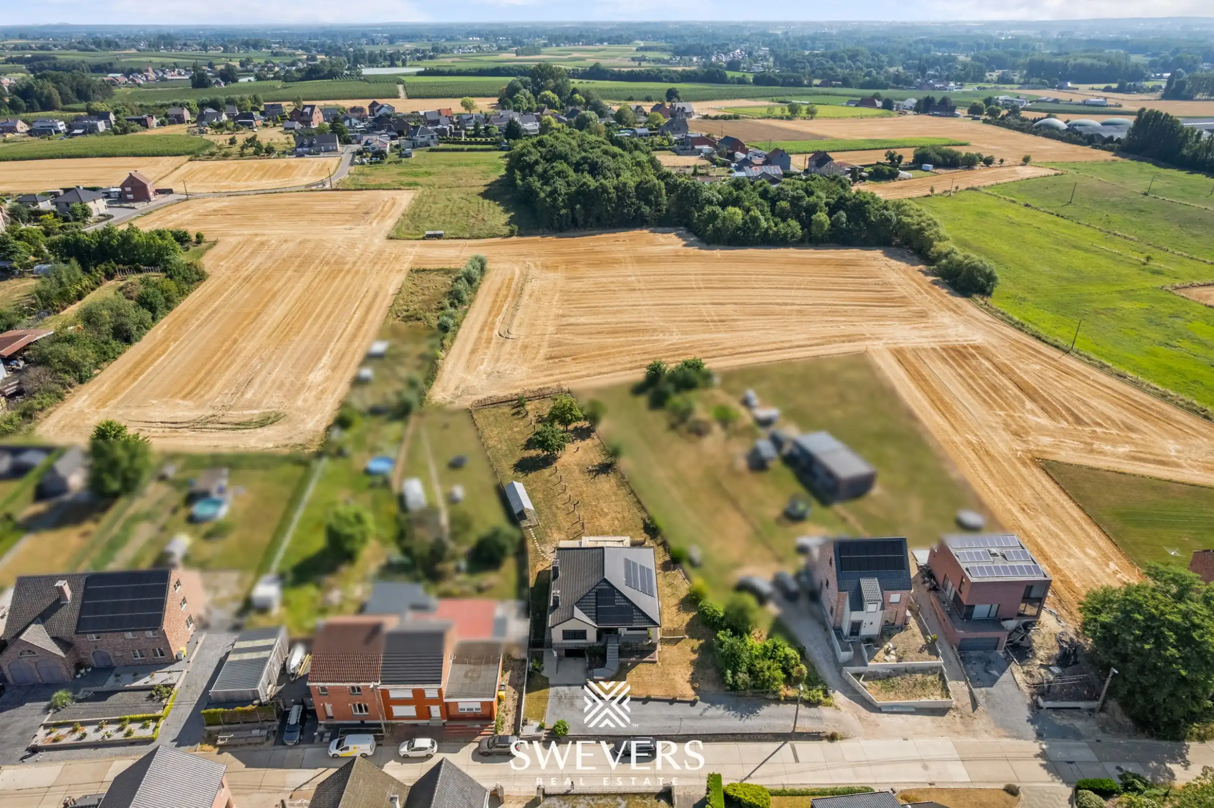 Ruime open bebouwing met 415 m² bewoonbare oppervlakte op 15a 50ca  foto 2
