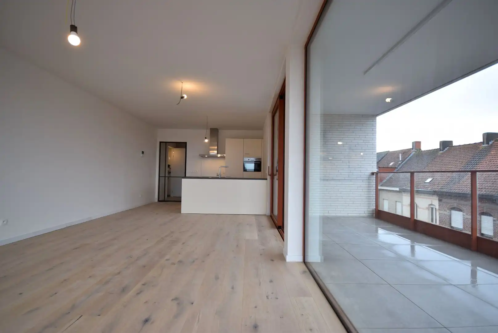 INSTAPKLAAR EEN SLAAPKAMER APPARTEMENT MET PARKEERPLAATS EN BERGING foto 2