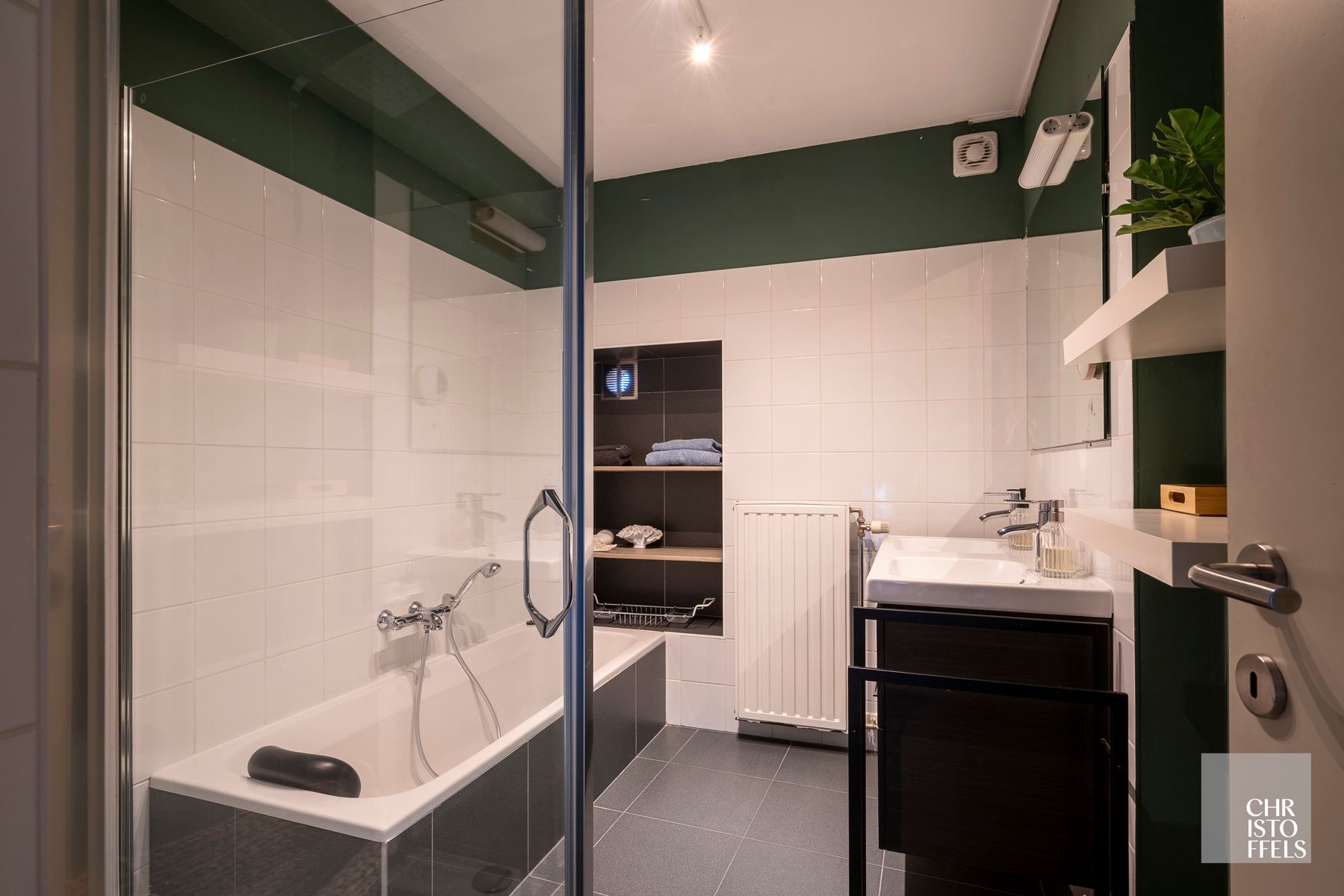 Appartement (113m²) in historische vierkantshoeve te Bilzen! foto 6